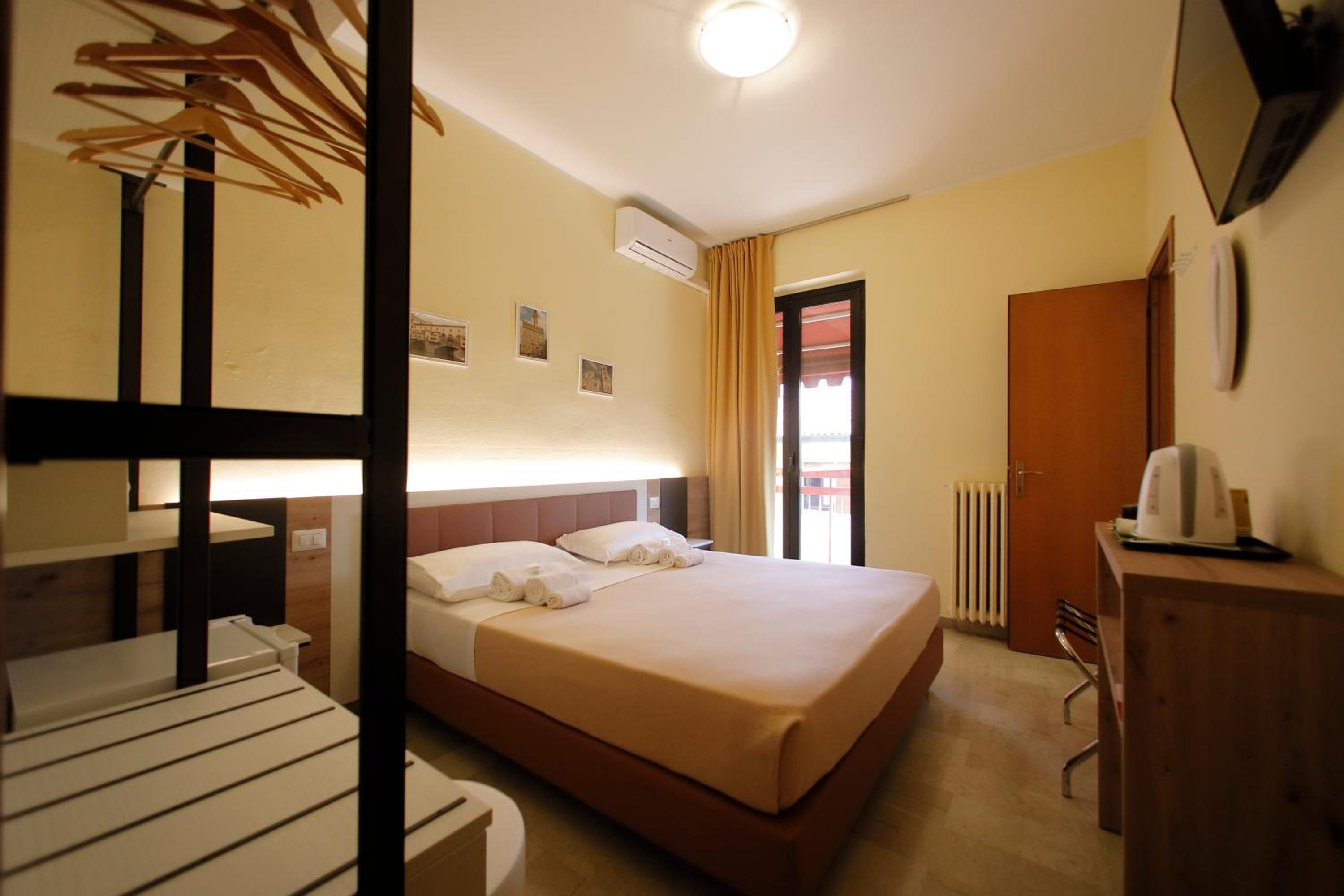 Standard Double Room photo 3