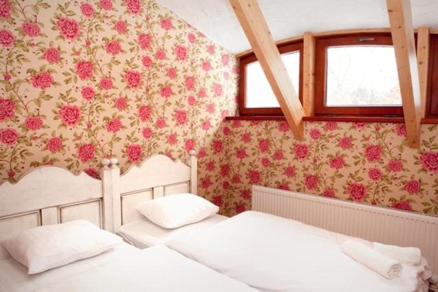 Budget Twin Room photo 3