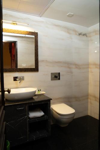 Executive Suite - Photo 1