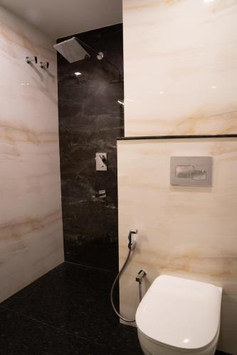 Executive Suite - Photo 2