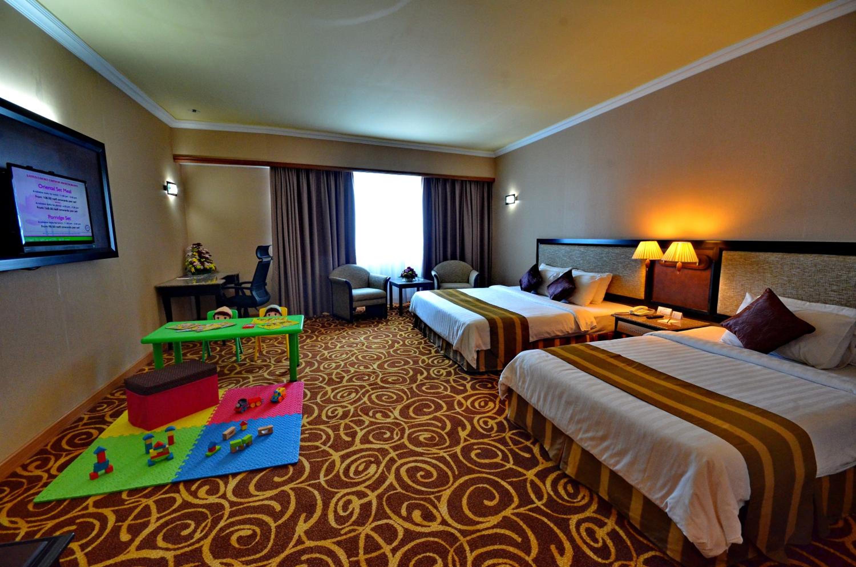 Deluxe Family Room - Photo 2