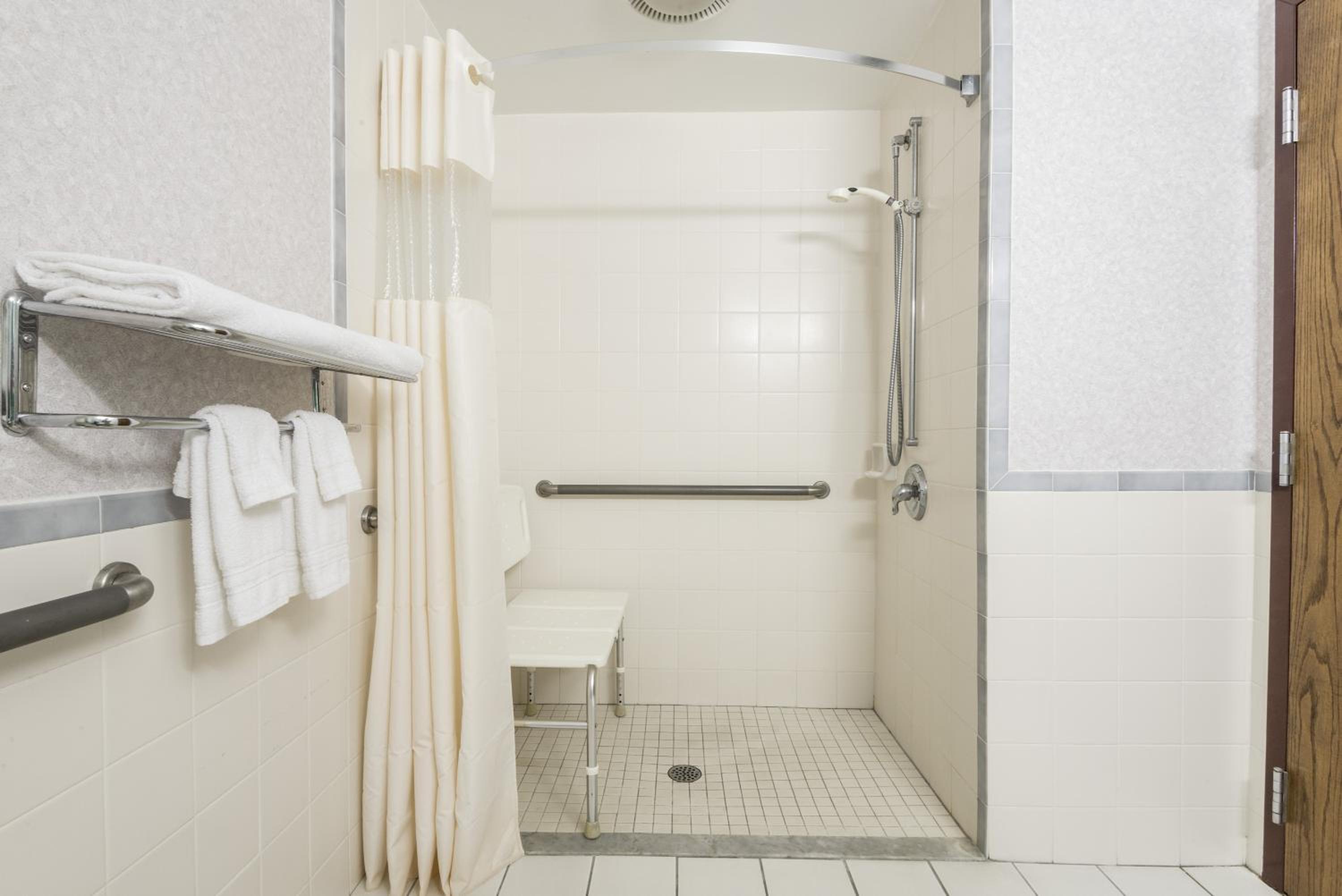 King Room - Disability Access - Non-Smoking - Photo 3