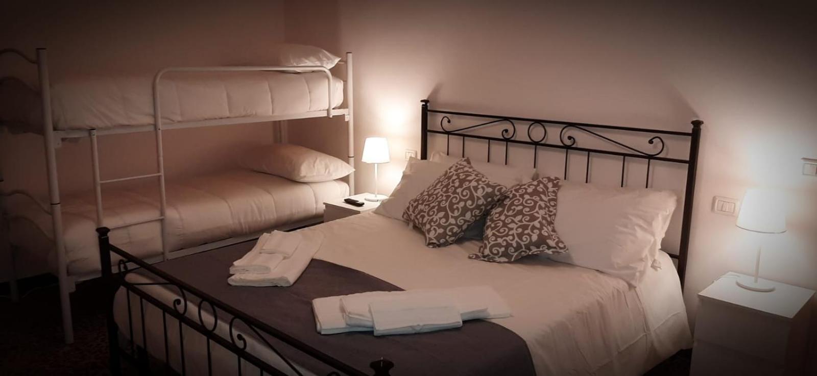 Quadruple Room with Private Bathroom photo 1
