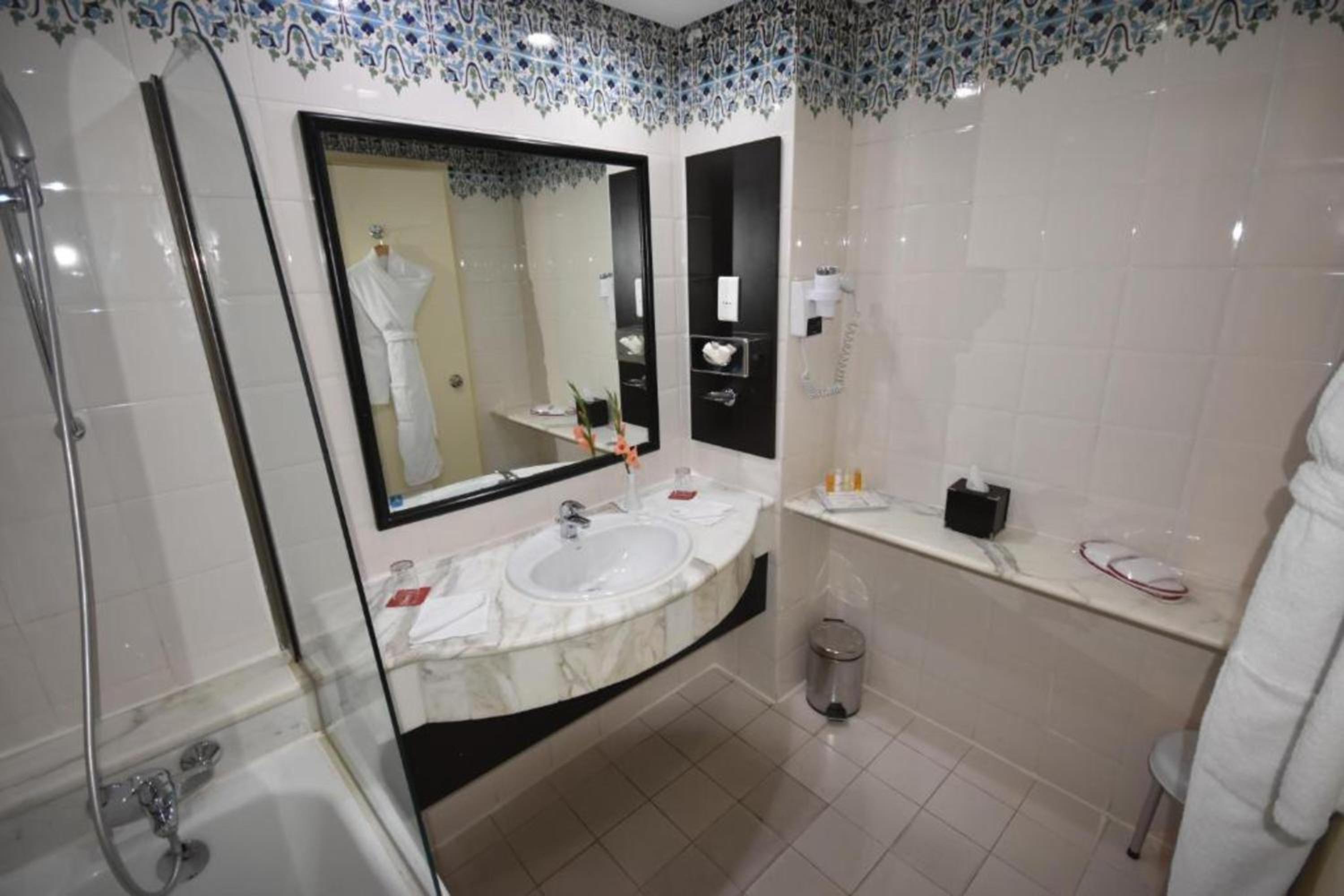 Standard, 1 Queen Or 2 Single Beds - Photo 4