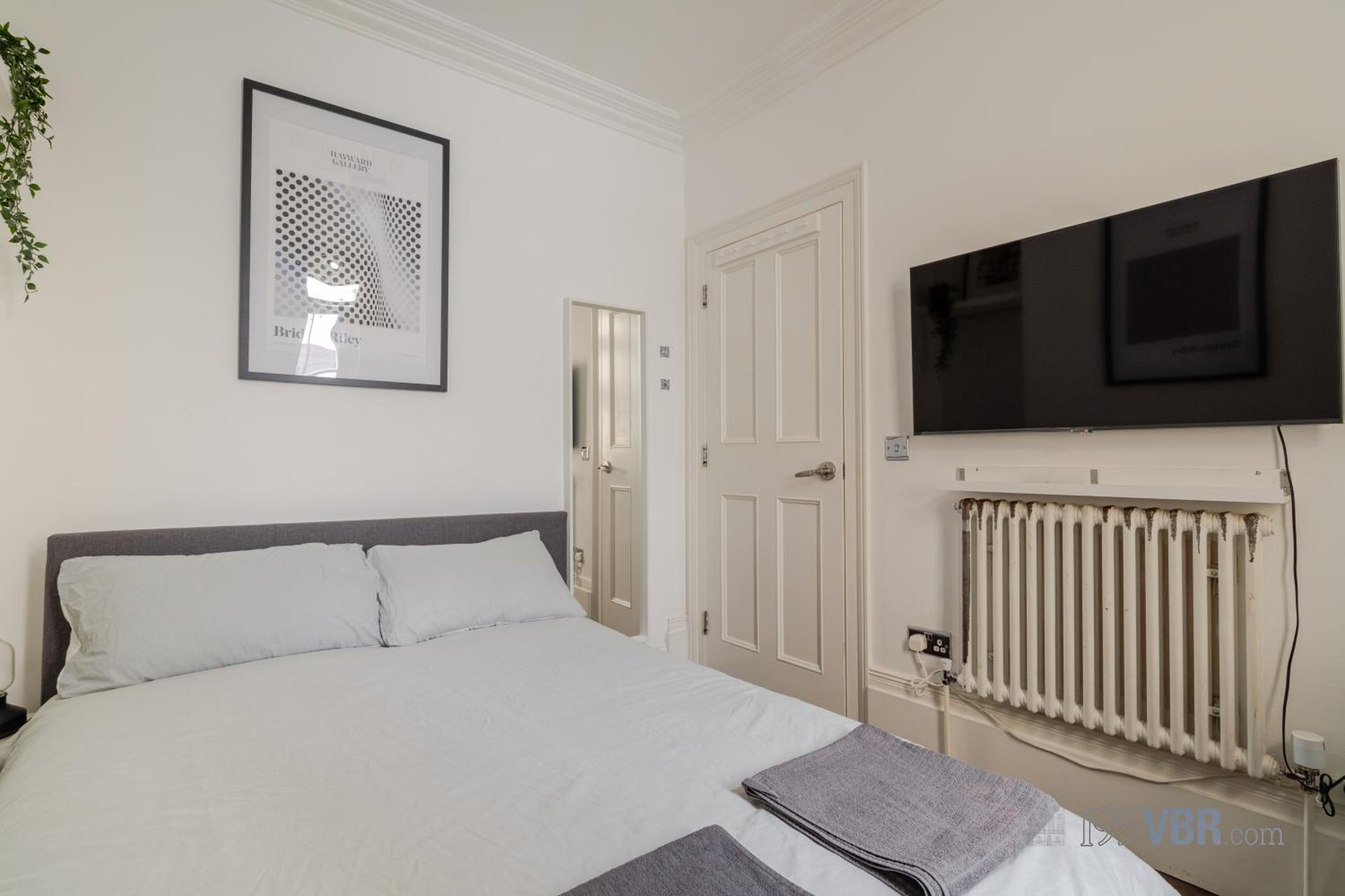 Double Room with Shared Bathroom photo 2