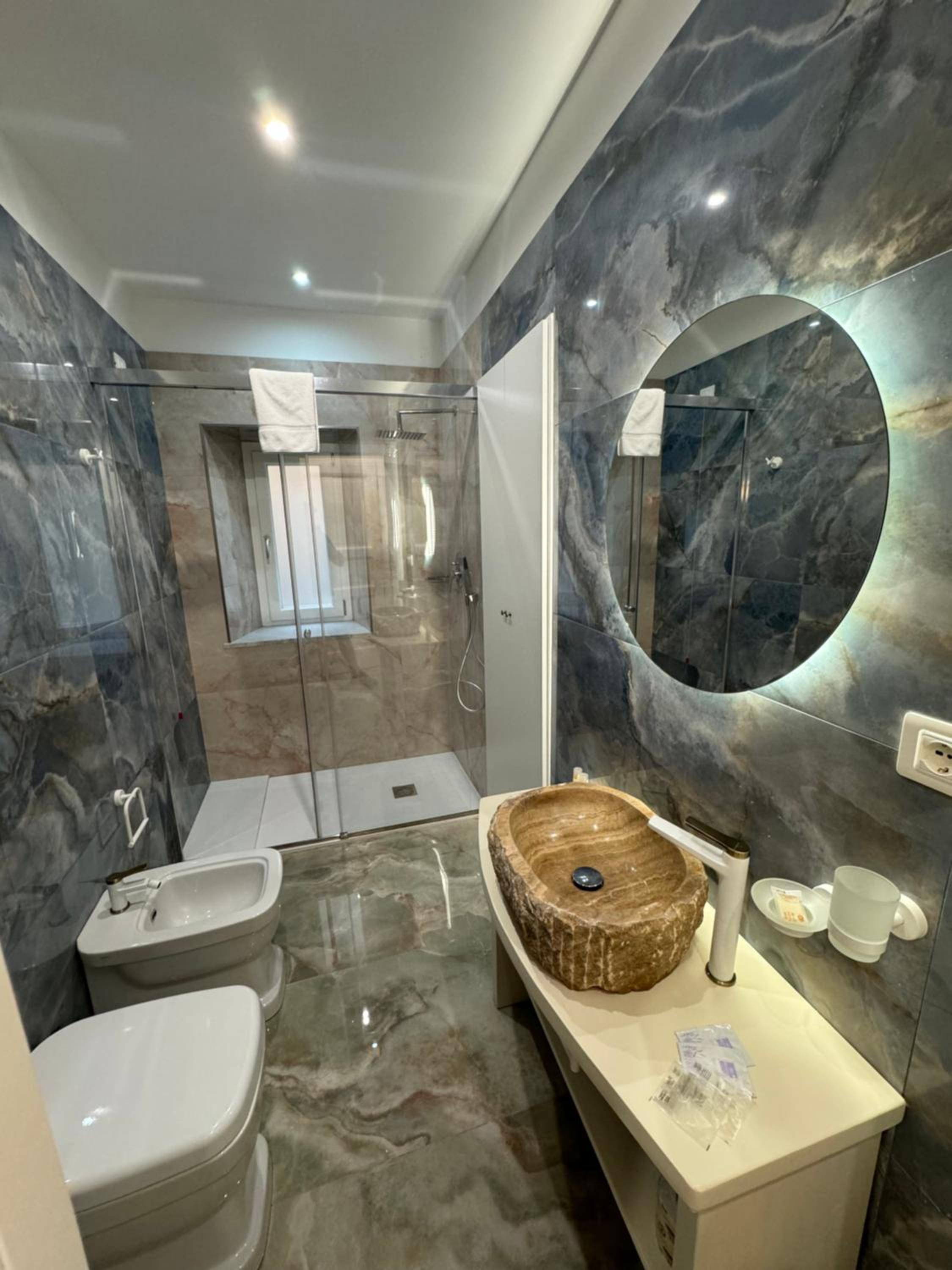 Deluxe King Room - Annex photo 3