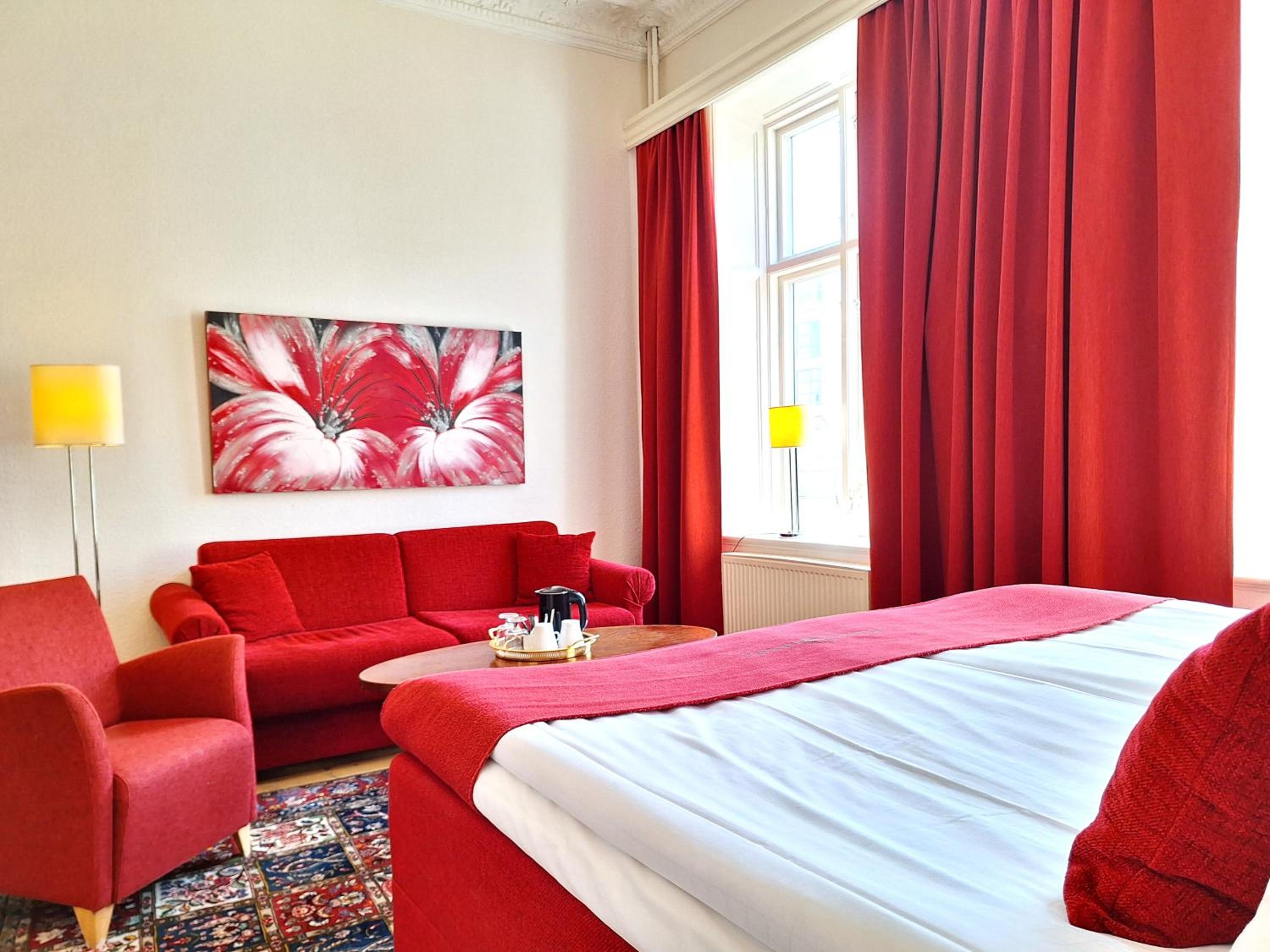 Deluxe Double Room - Photo 11