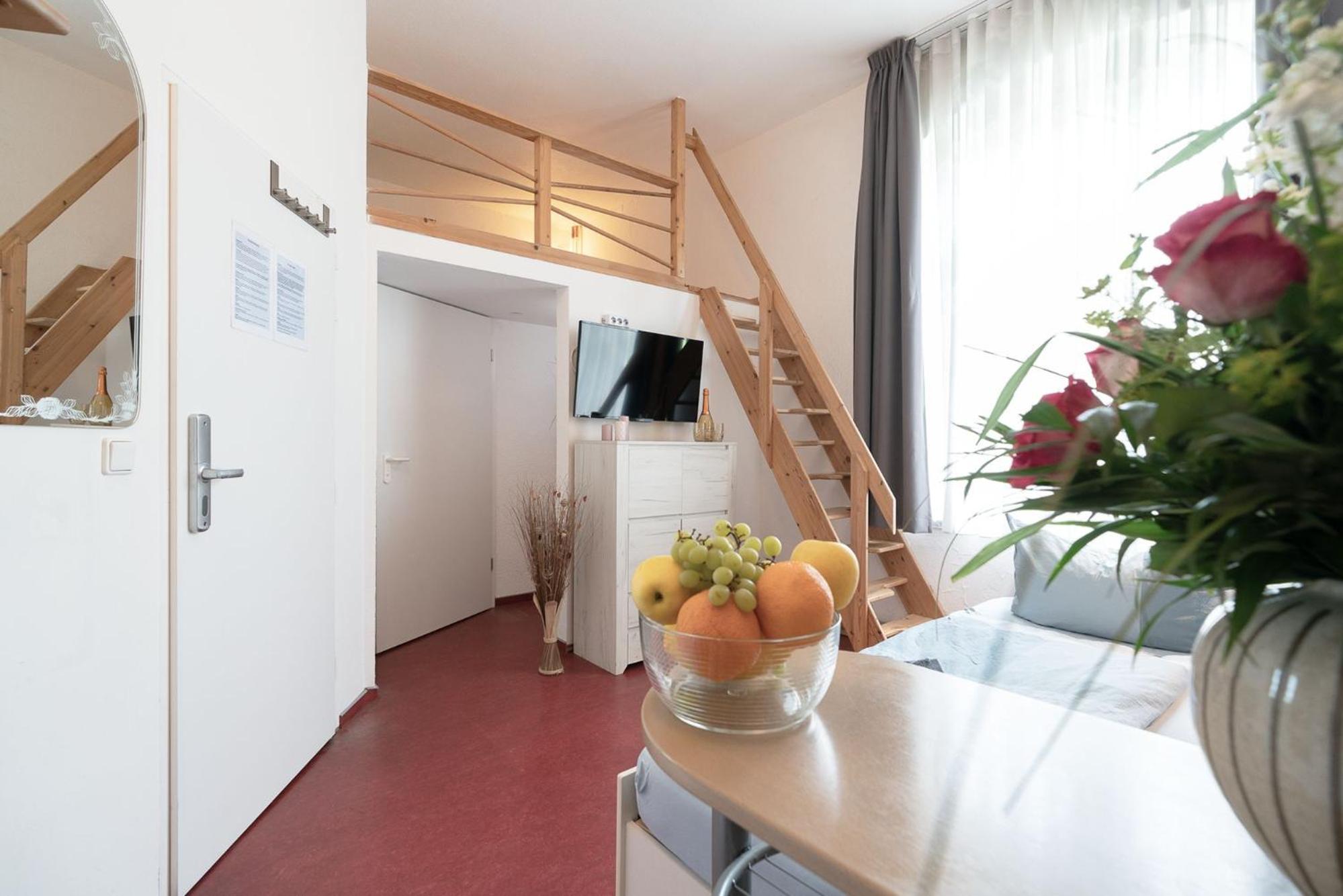 Studio with Courtyard View - 12