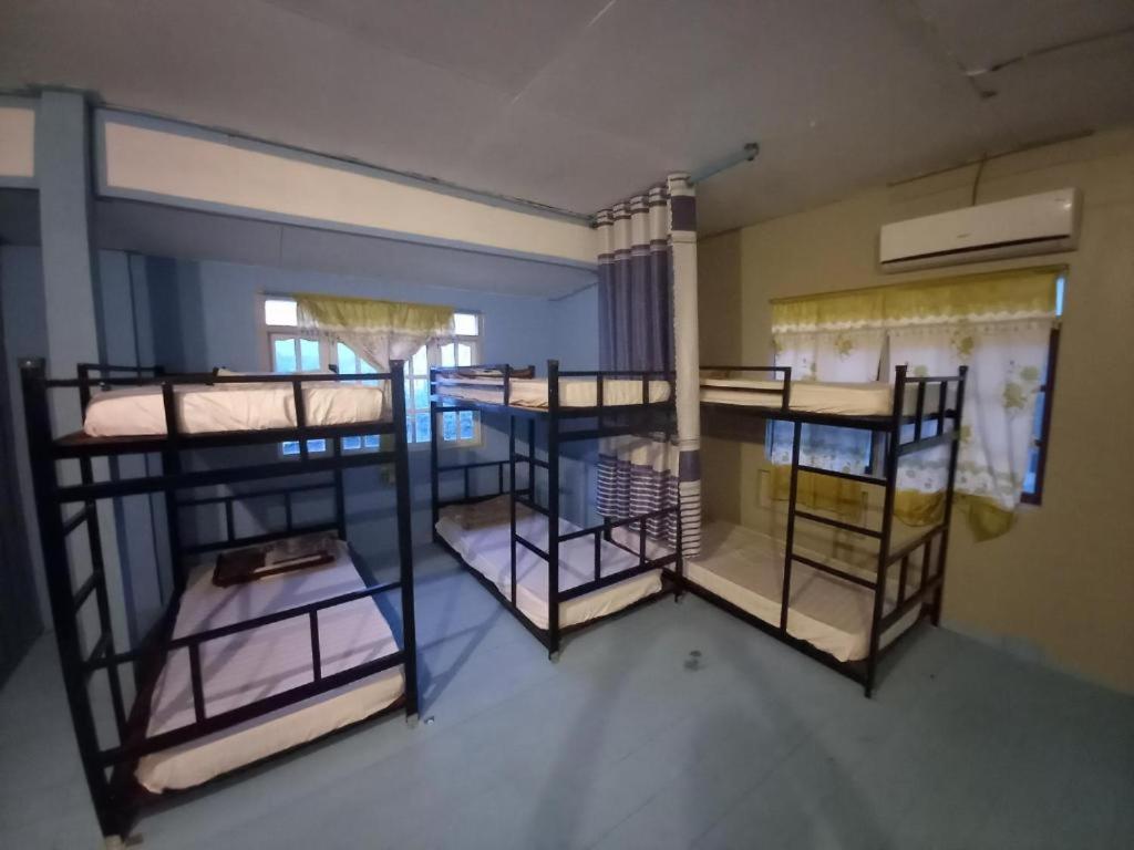 10-Bed Mixed Dormitory Room
