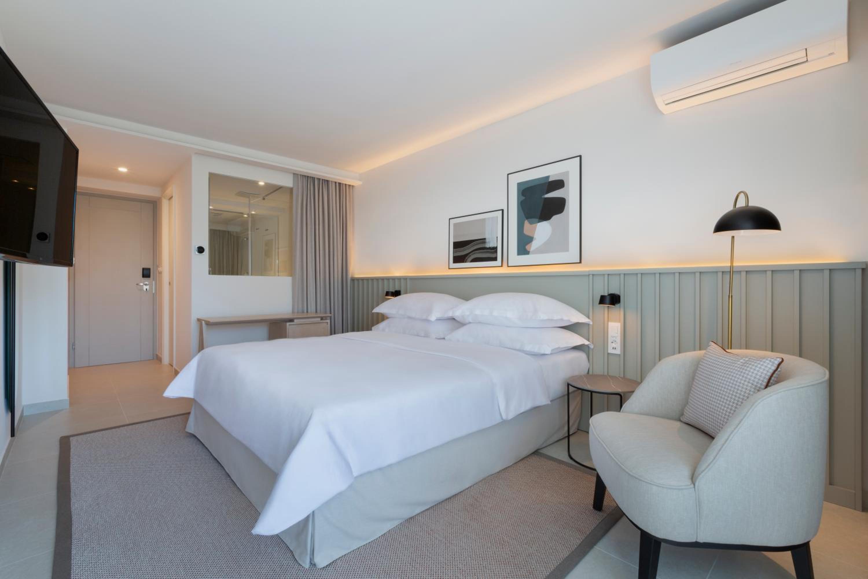 Standard Double or Twin Room with Balcony photo 2