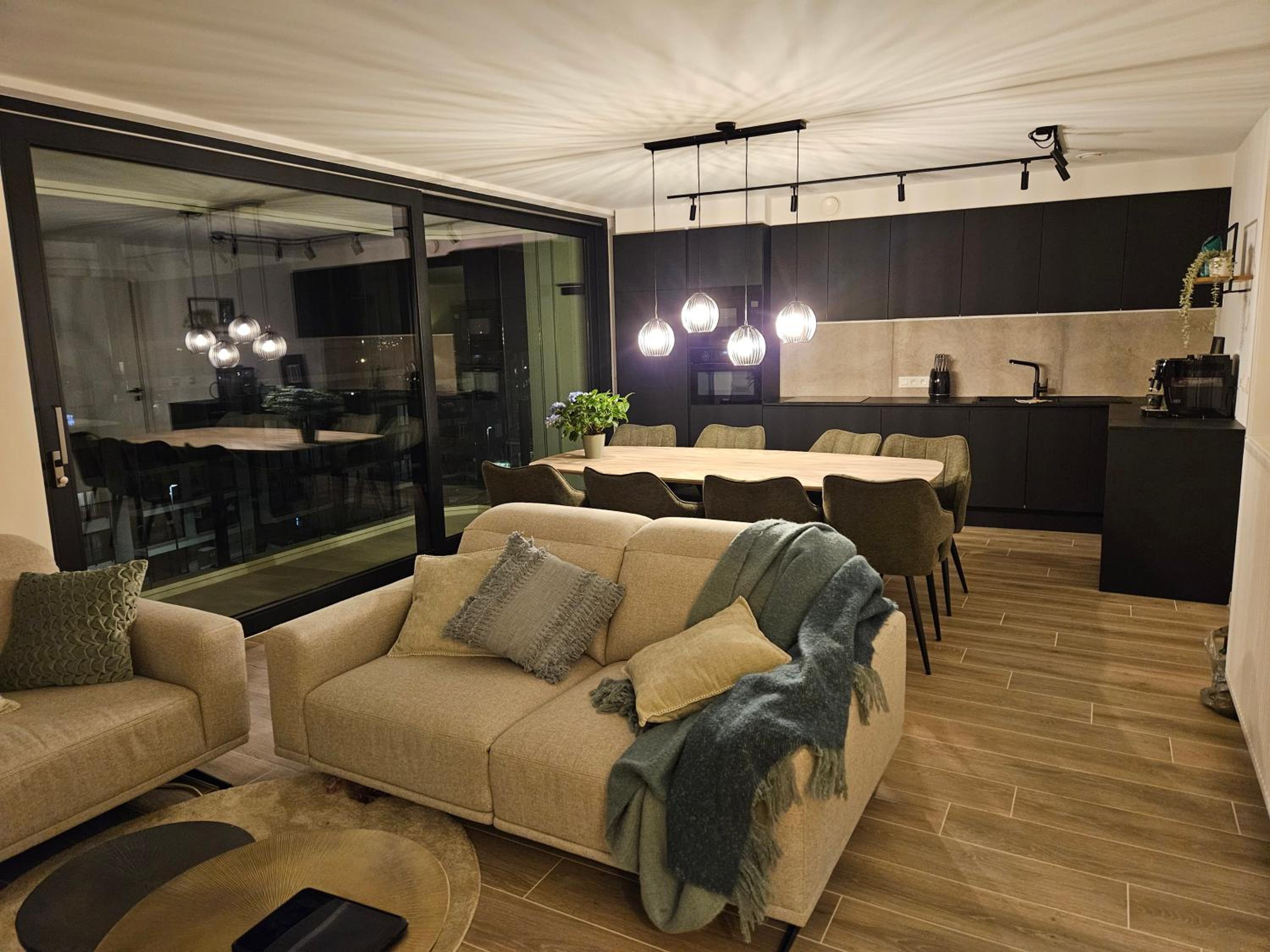 Three-Bedroom Apartment - High Floor photo 3