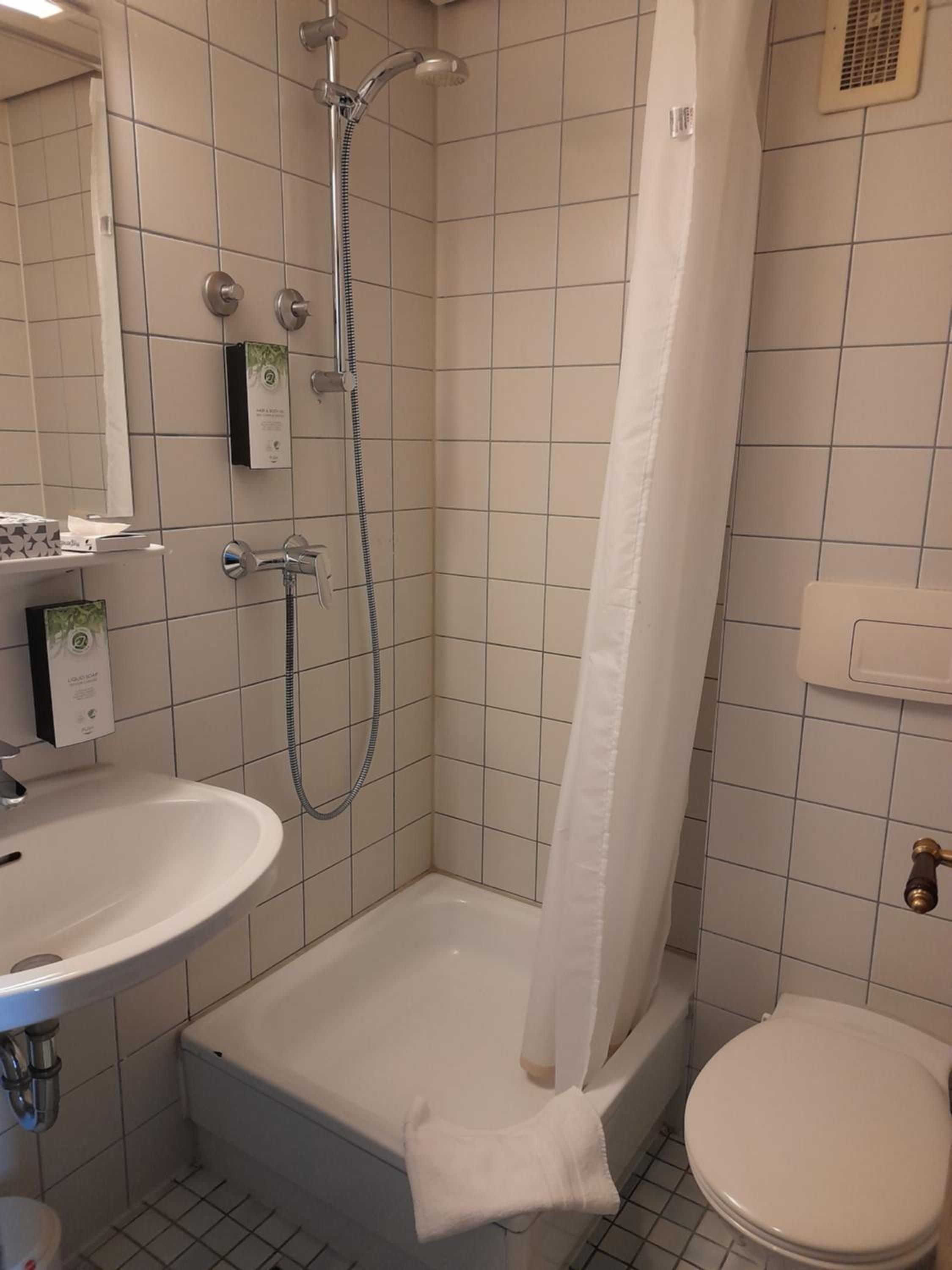 Budget Double Room photo 2