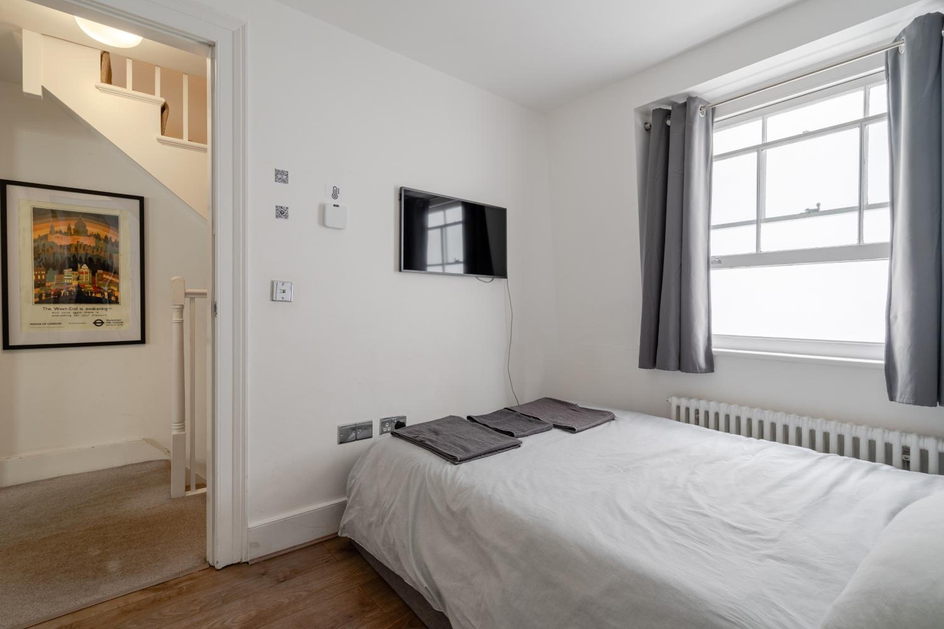 Double Room with Shared Bathroom photo 2