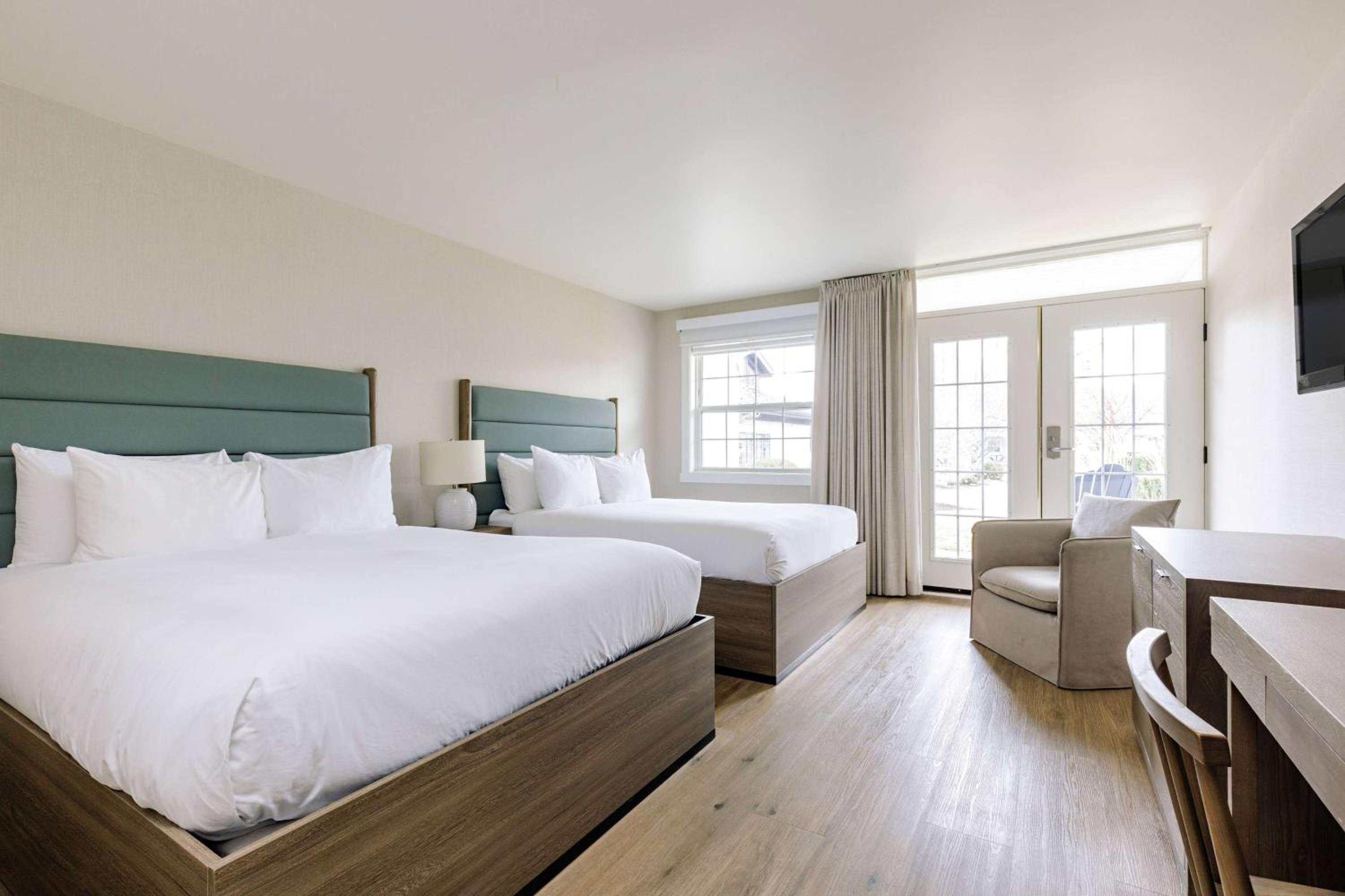 Queen Room with Two Queen Beds and Balcony - Upper Floor/Non-Smoking - Photo 1