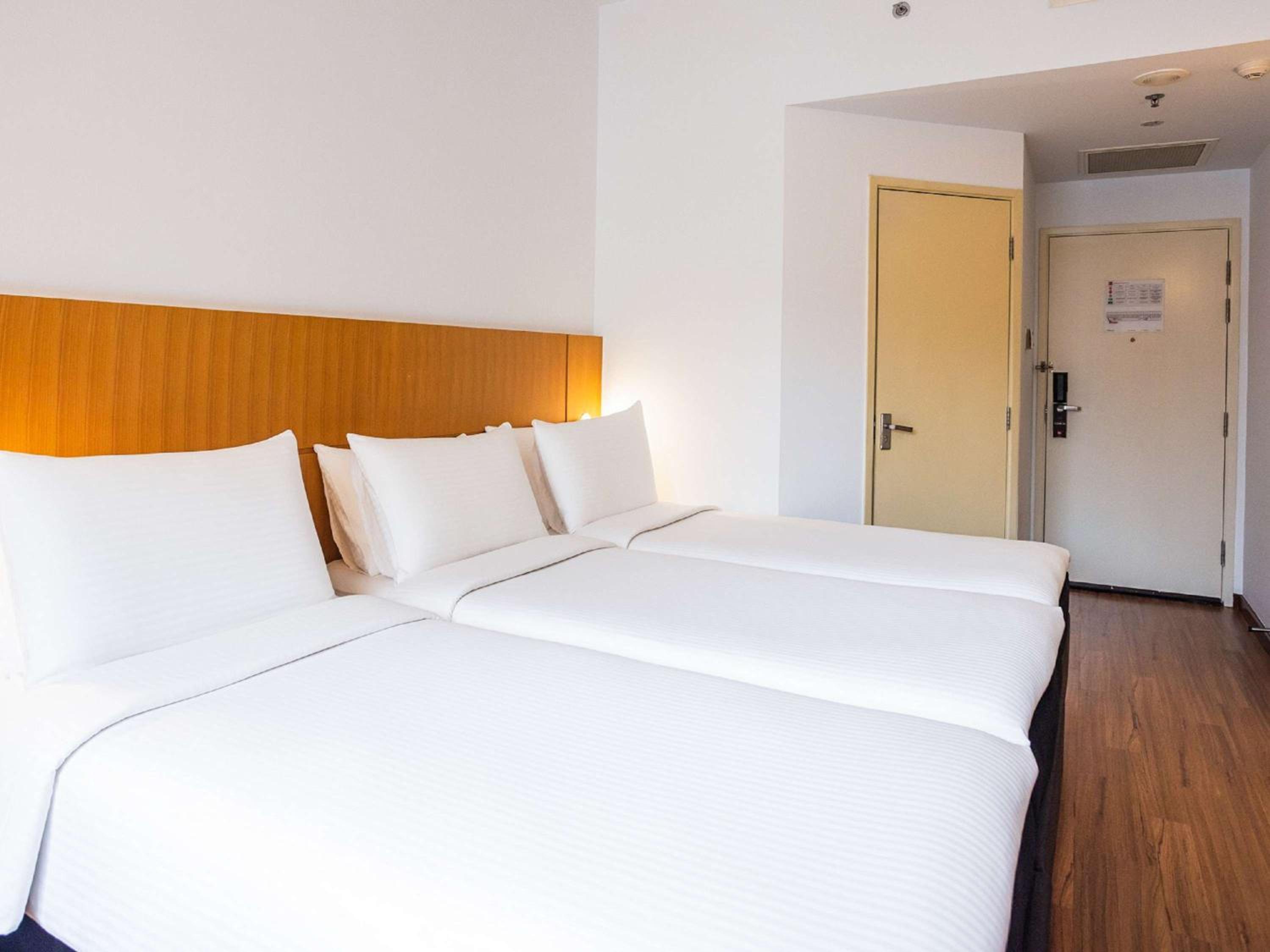 Superior Triple Room, 3 Single Beds photo 3