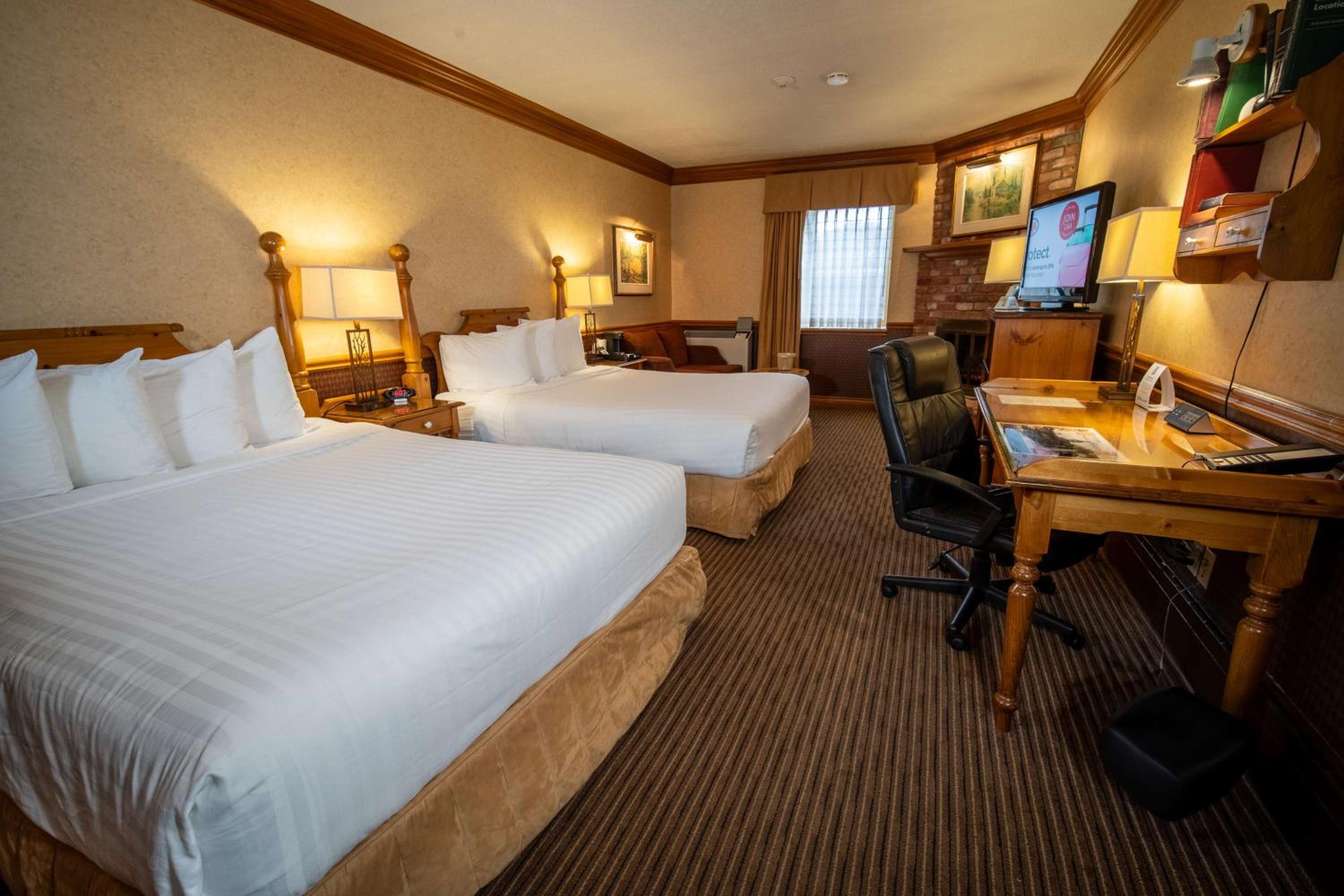 Queen Room with Two Queen Beds - Non-Smoking - Photo 1