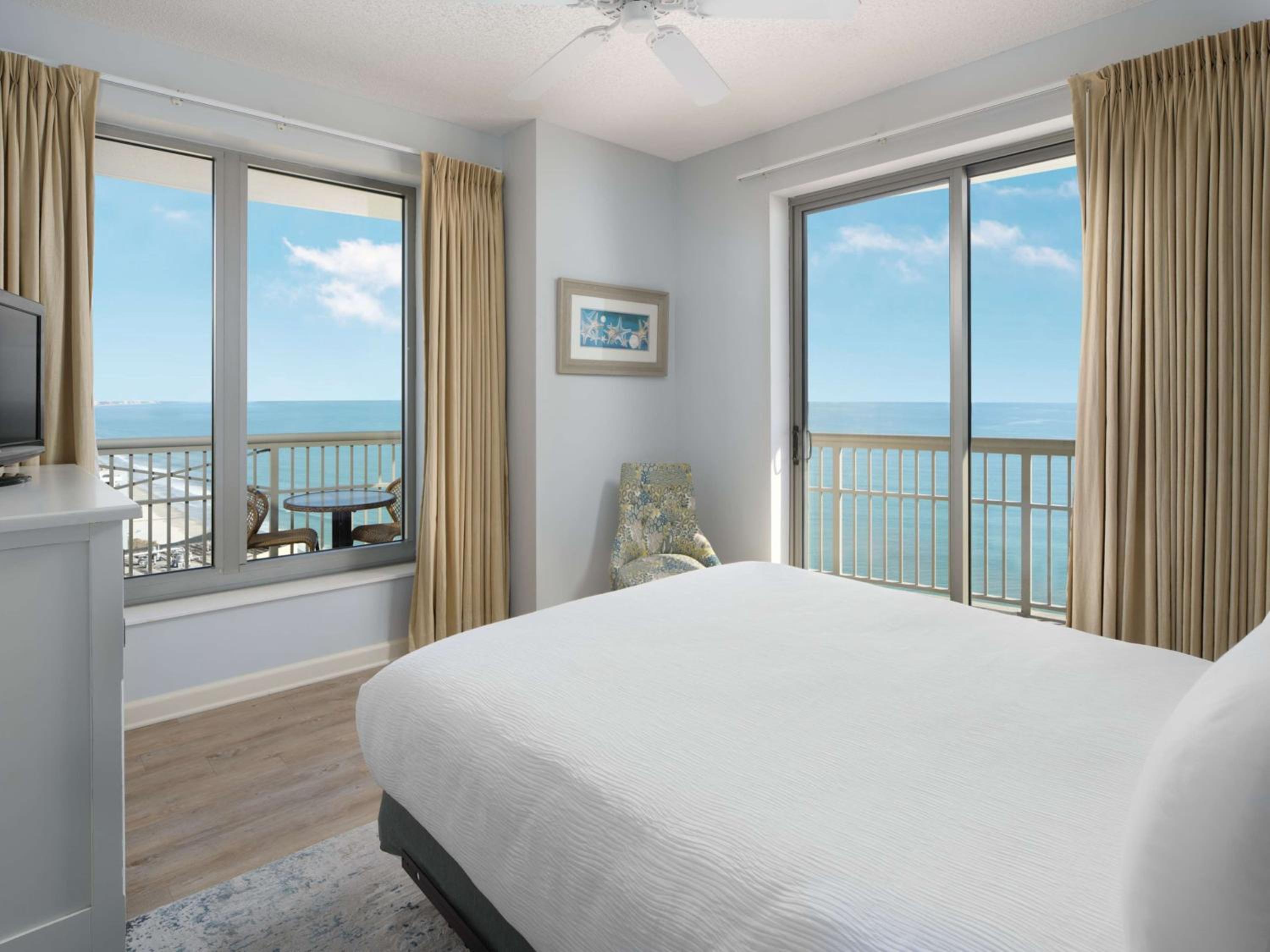 Four-Bedroom Ocean Front Condo - Margate photo 3