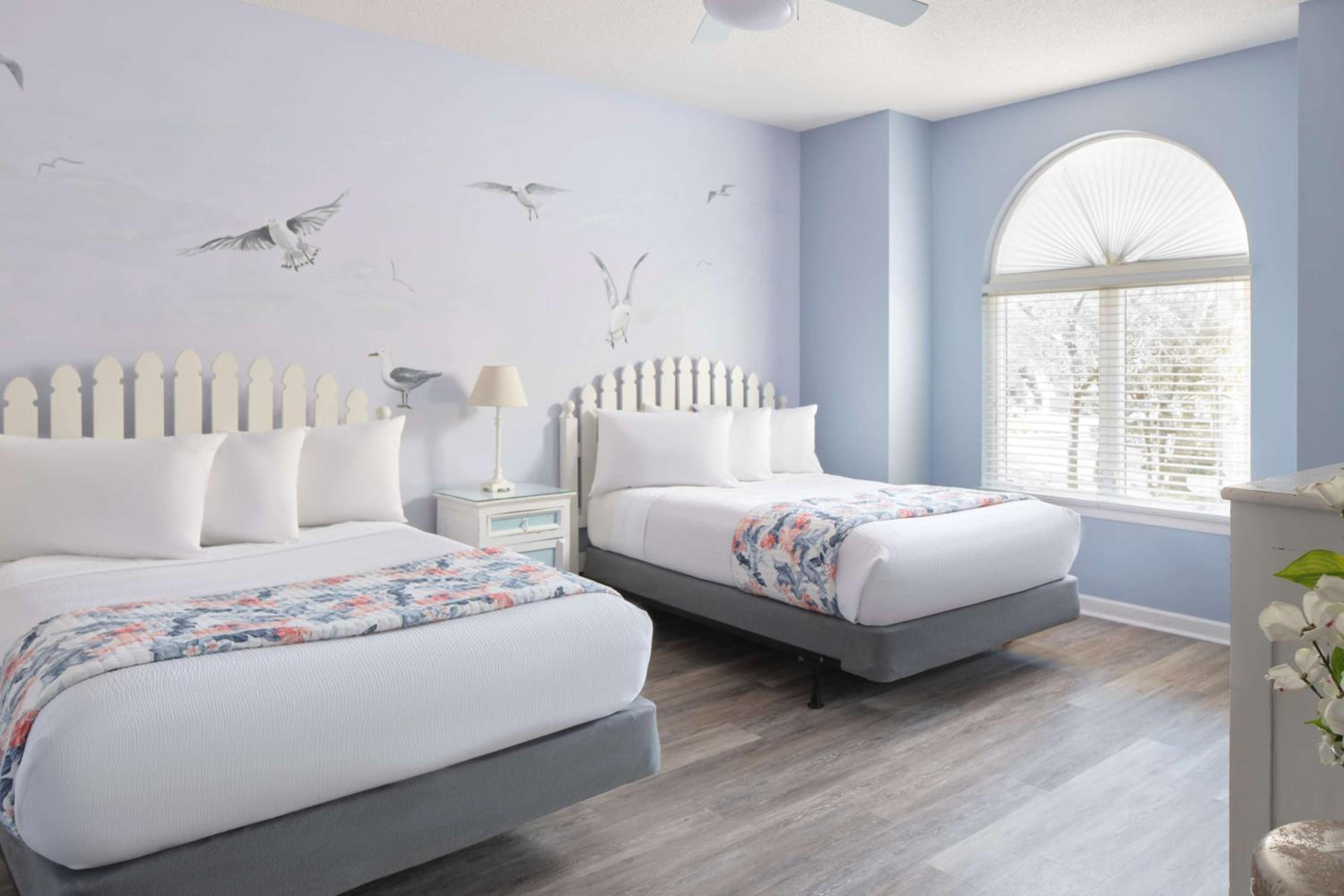 Three-Bedroom Villa with Park View - Photo 4