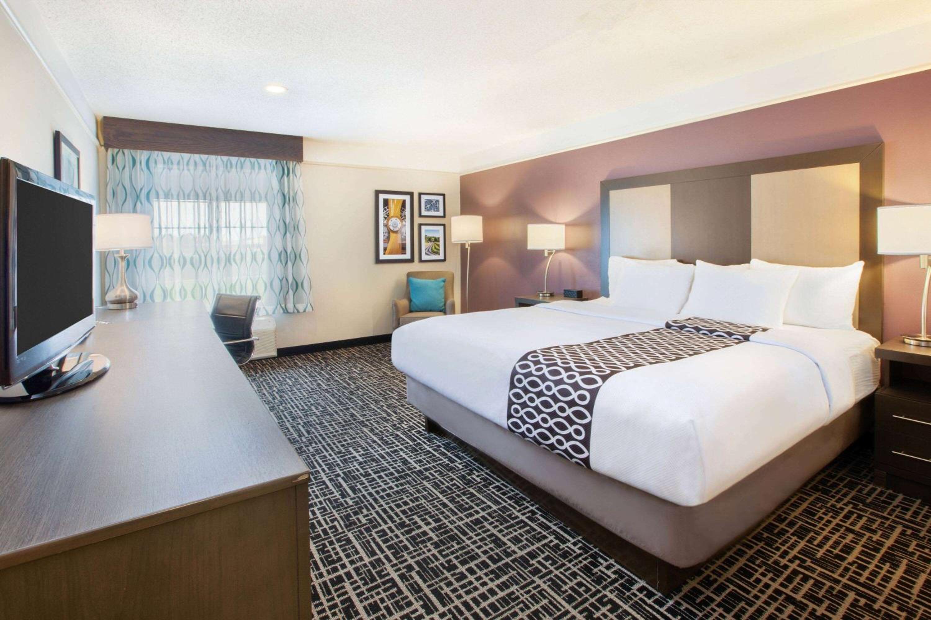 King Room - Non-Smoking - Photo 1