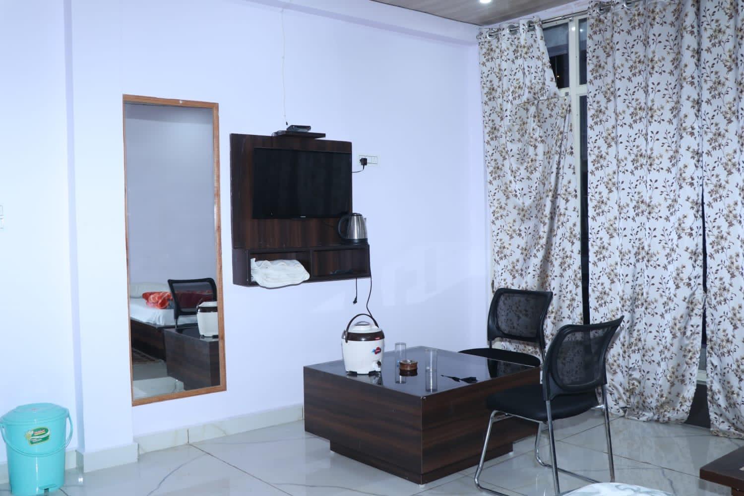 Double Room - Photo 8