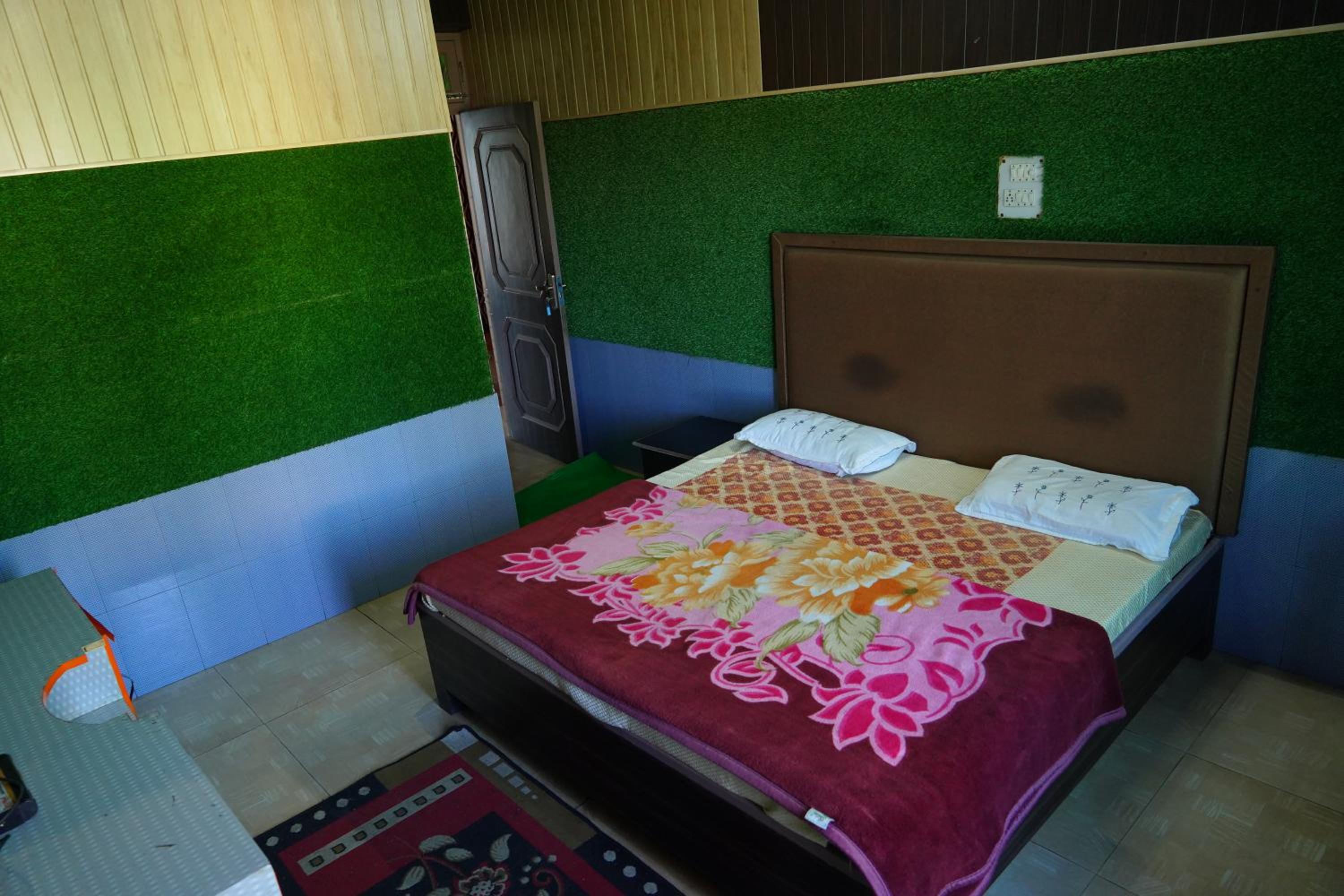 Double Room - Photo 5