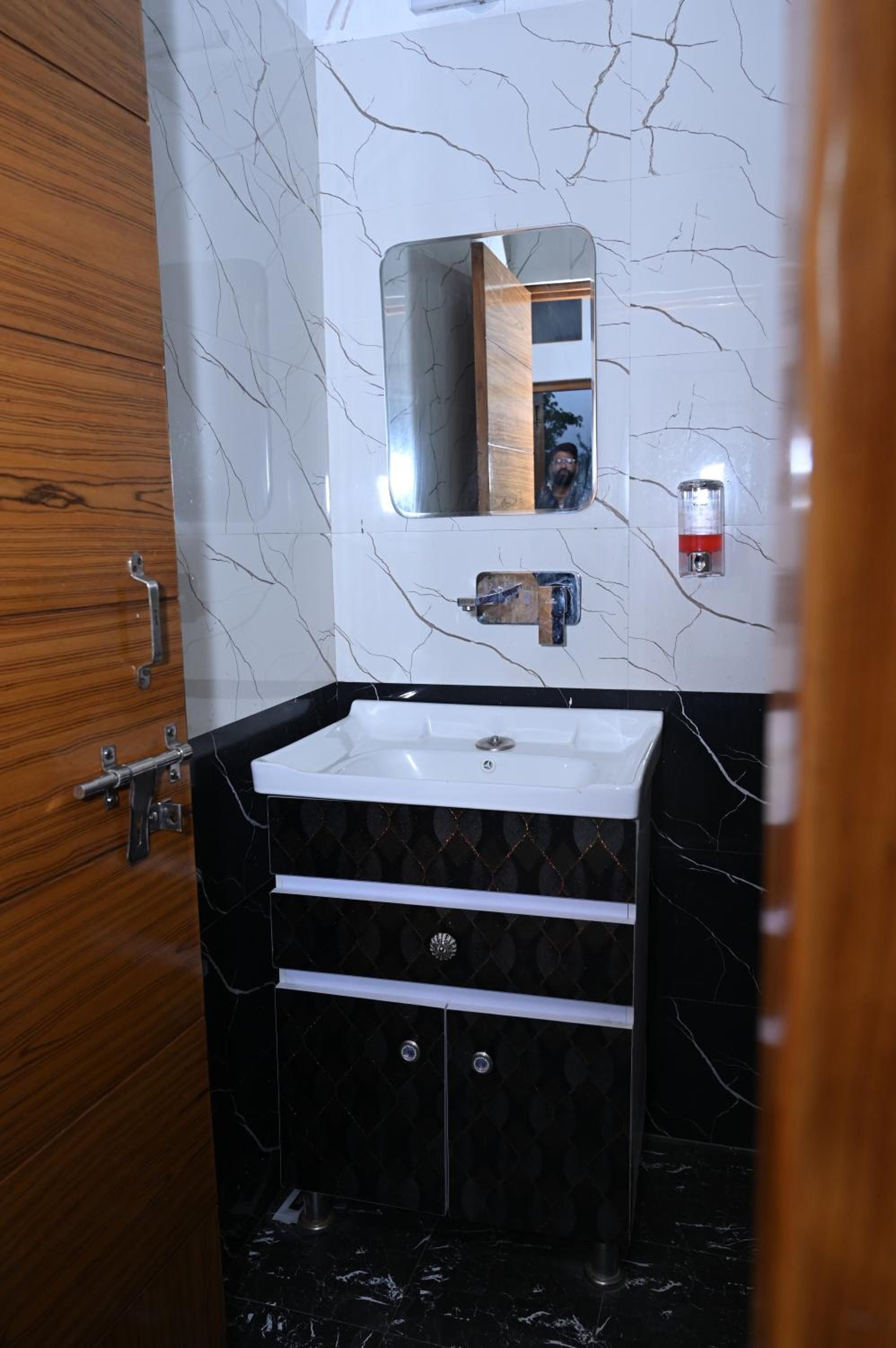 Queen Room photo 3