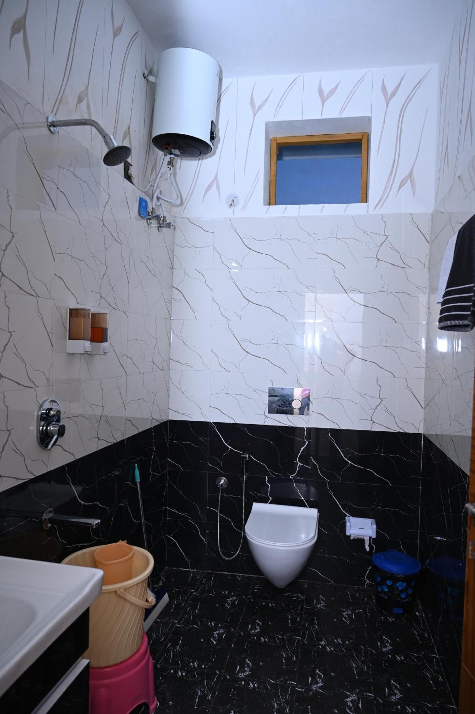 Queen Room photo 2