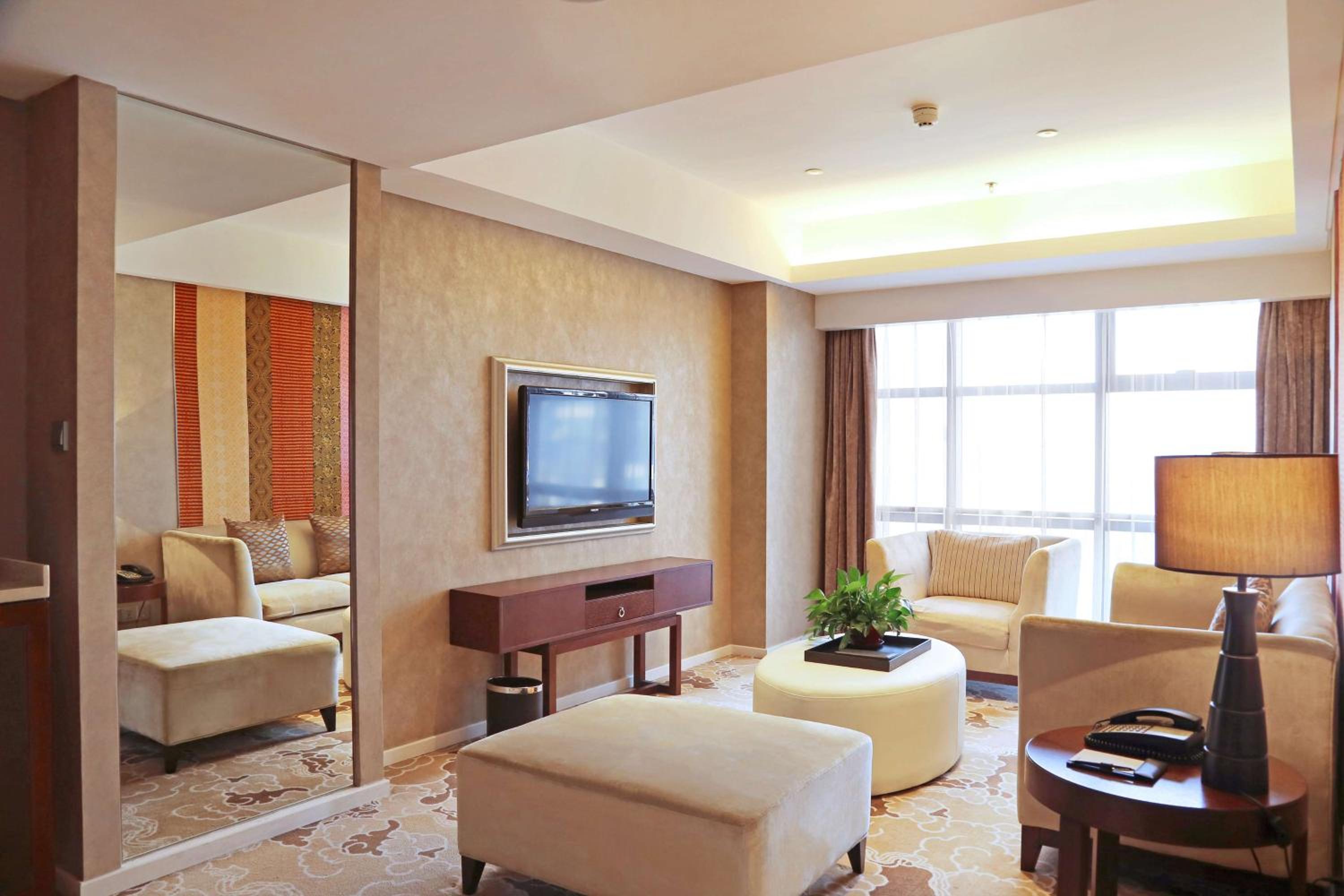 Executive Suite with Mountain View - Photo 1