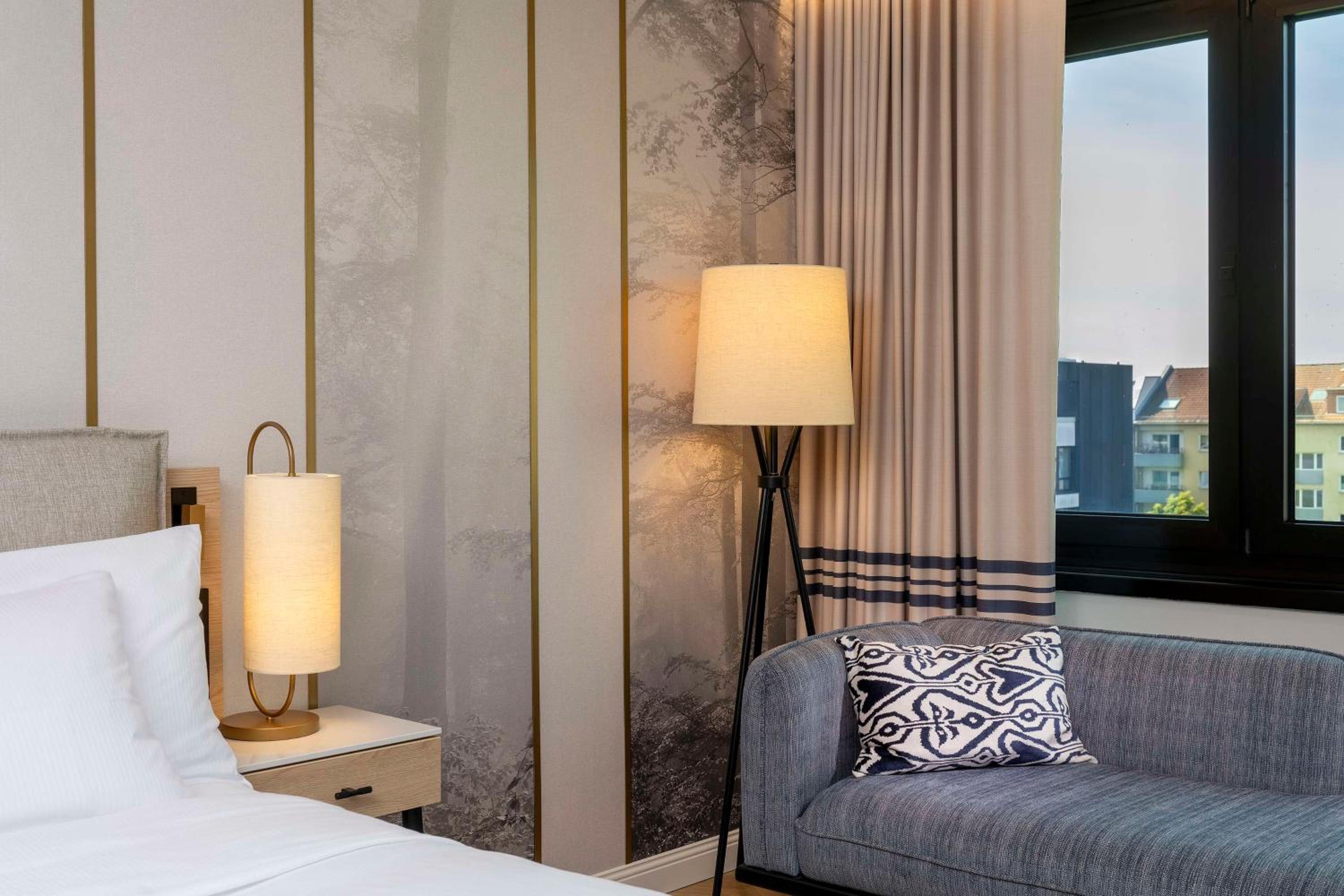 Superior King Room With City View