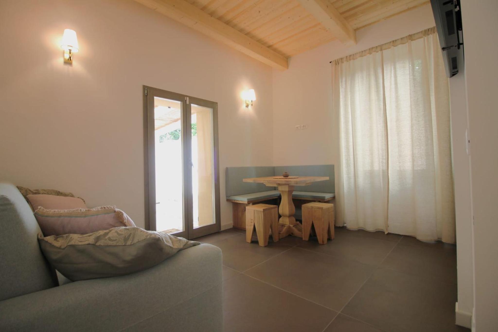 One-Bedroom Apartment with Garden photo 2