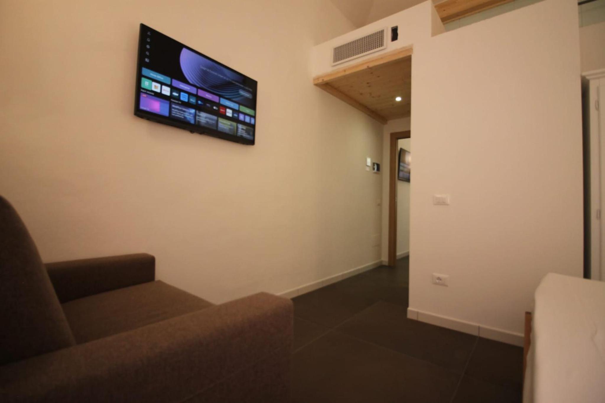 One-Bedroom Apartment photo 2