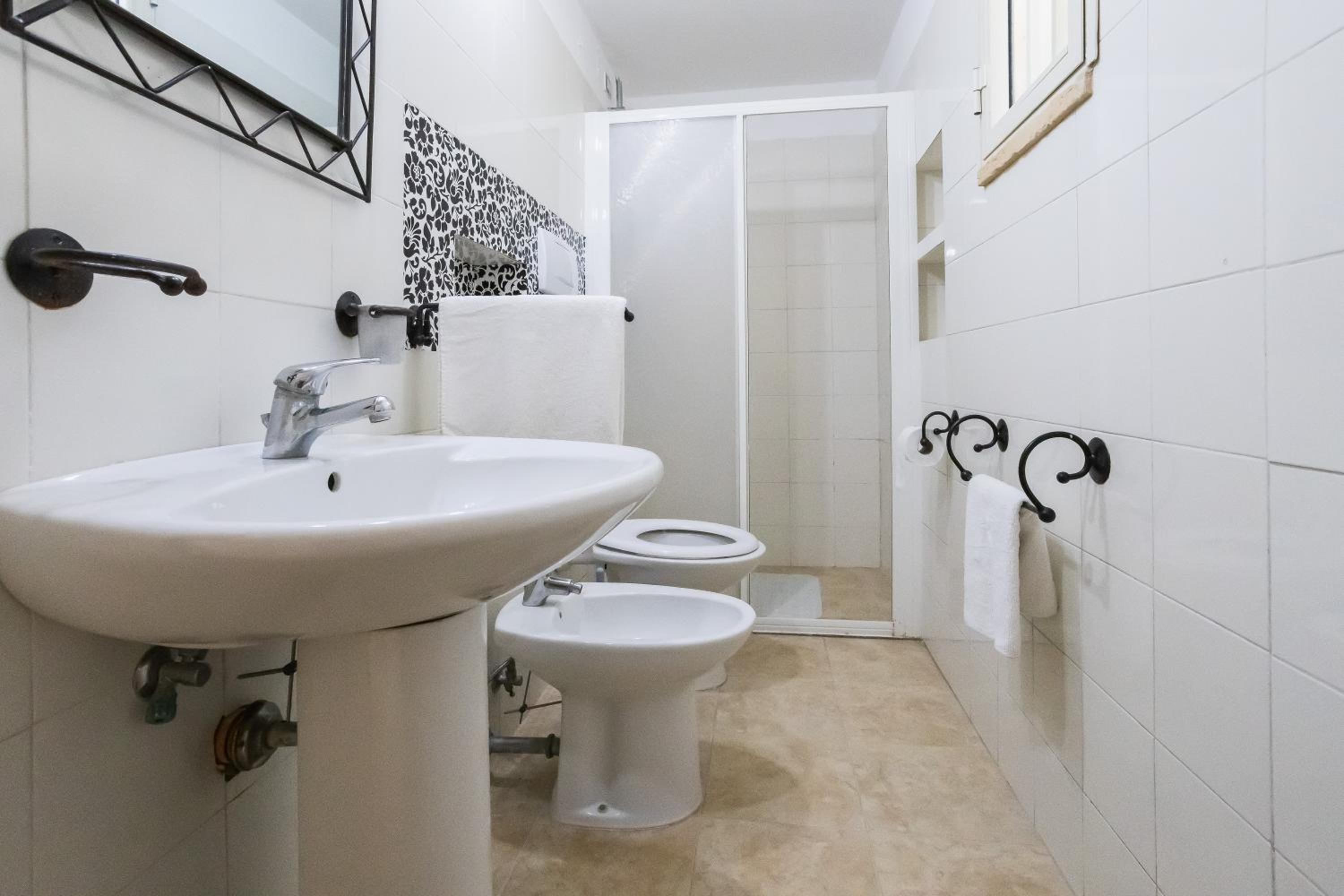 Double Room With Private Bathroom photo 2