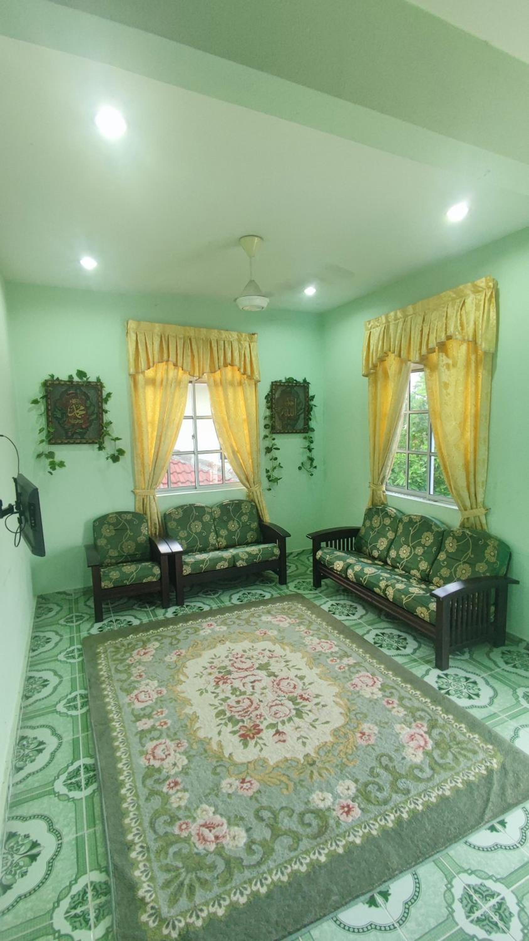 Three-Bedroom House photo 1