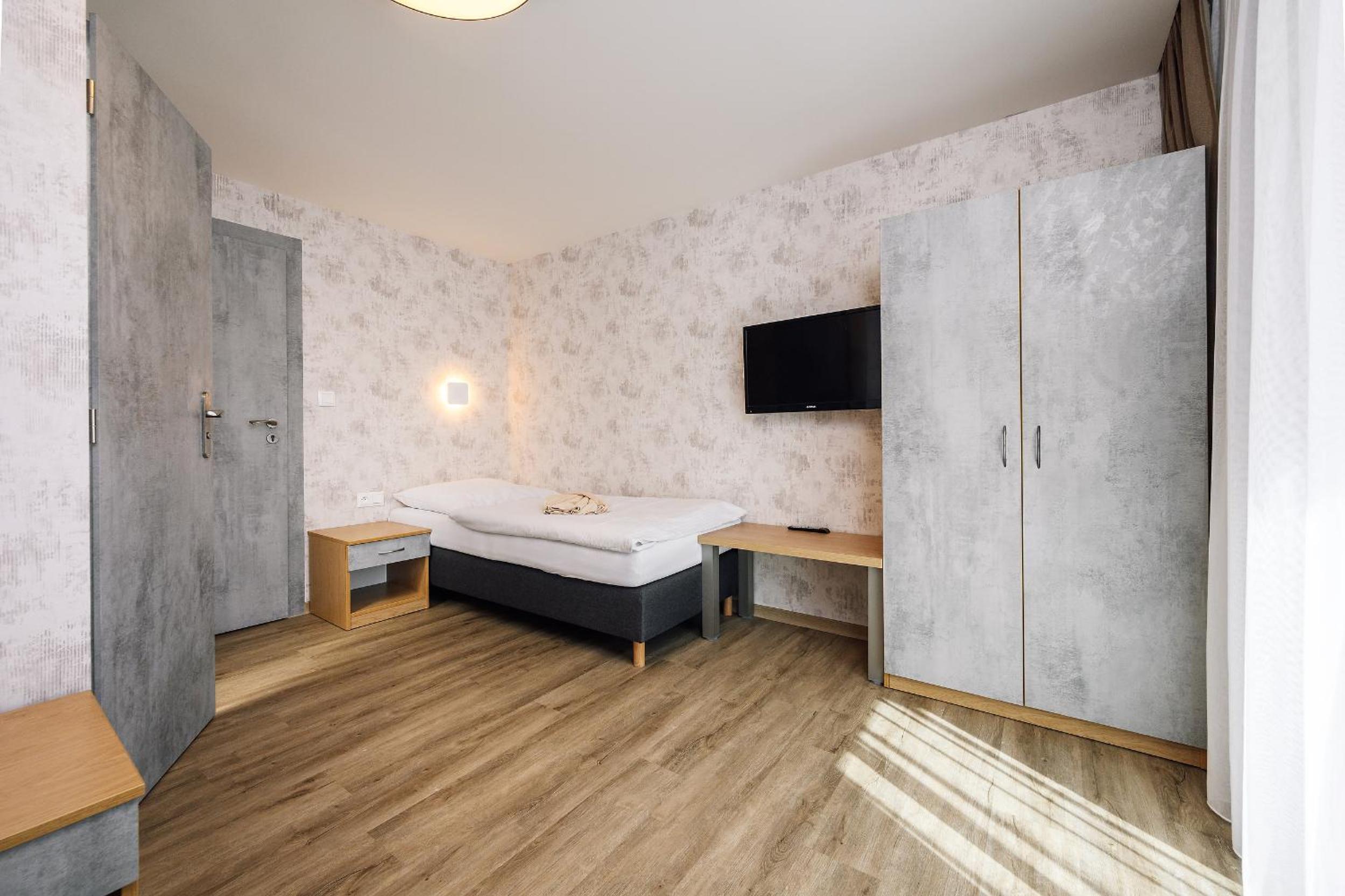 Twin Room - Photo 3