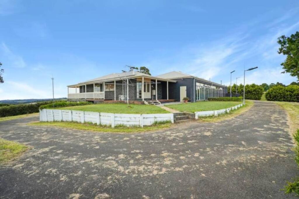 Seven-Bedroom House photo 2