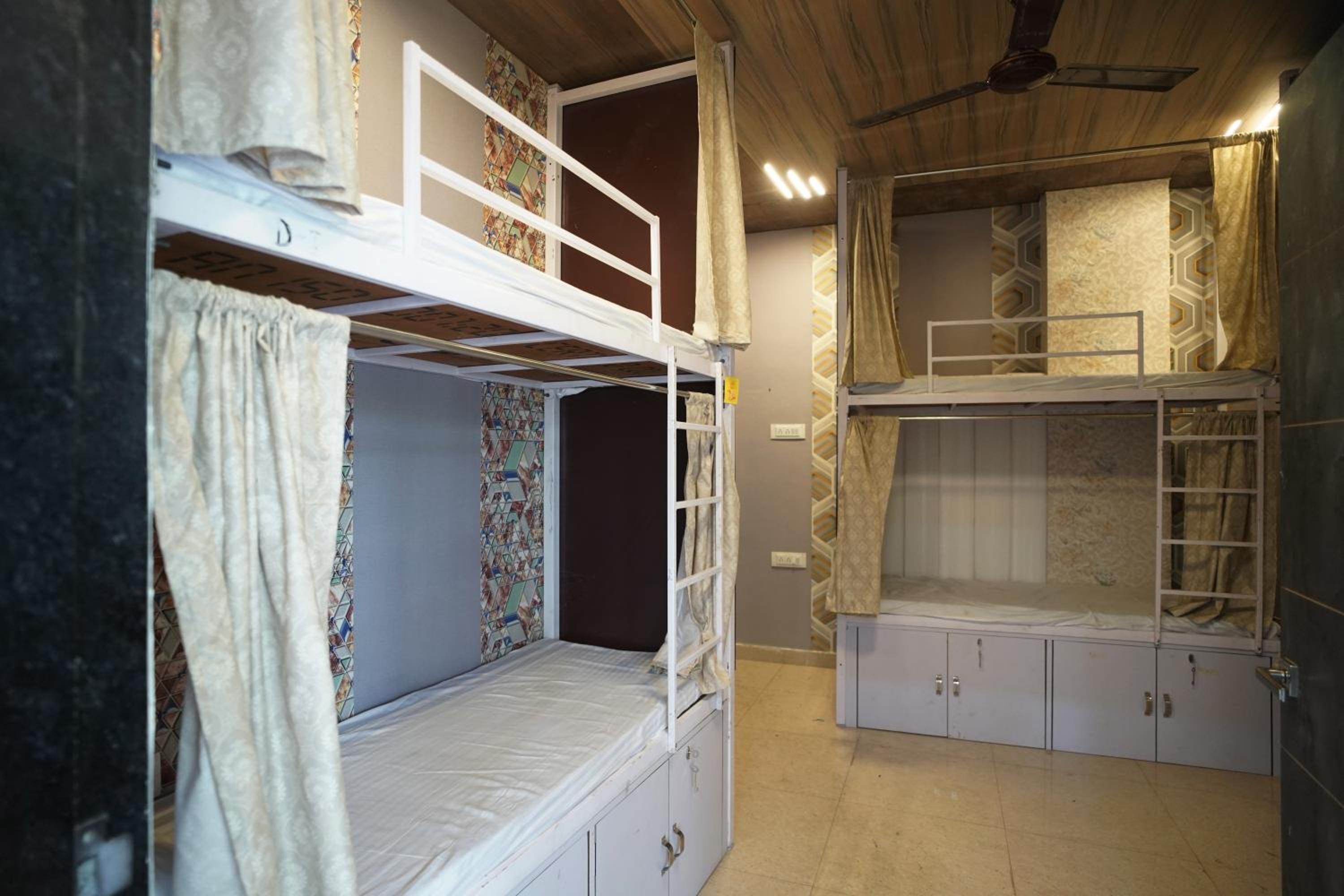 Bunk Bed in Mixed Dormitory Room