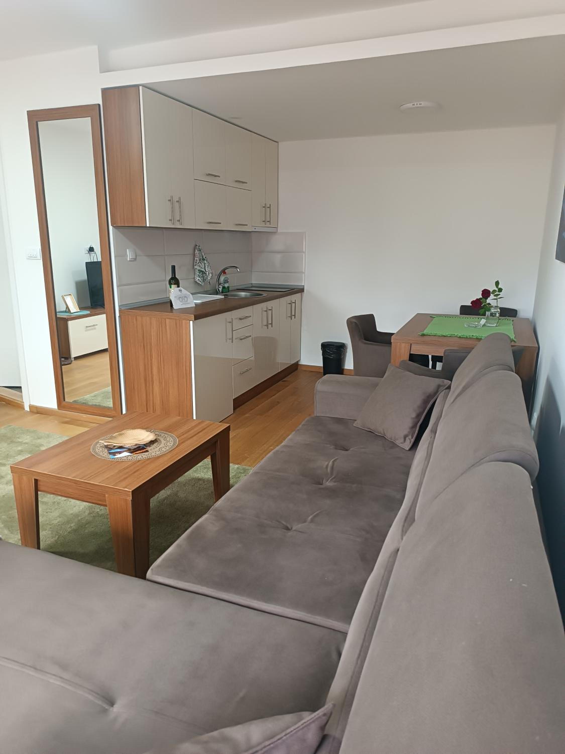 One-Bedroom Apartment photo 1
