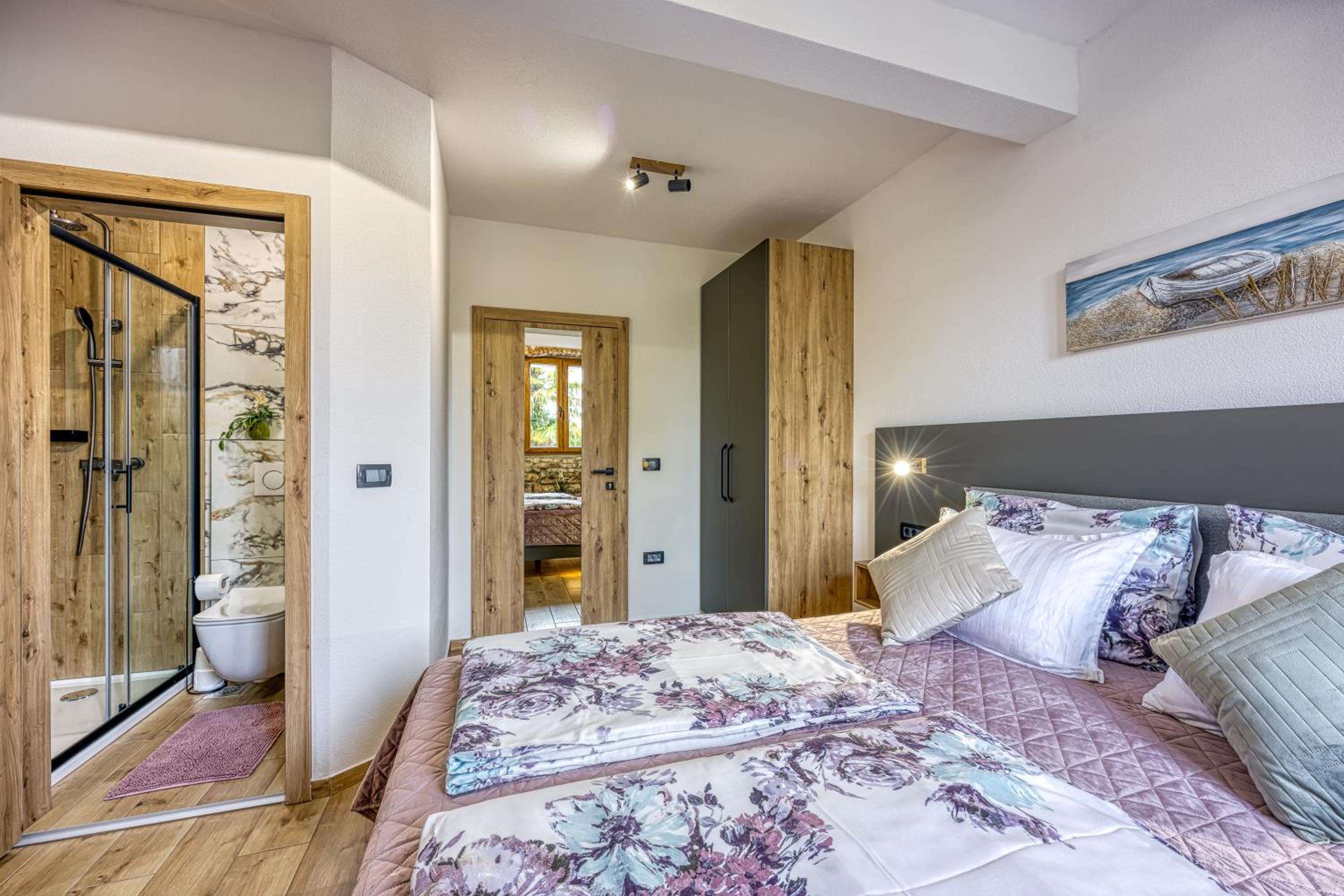 Standard Double Suite