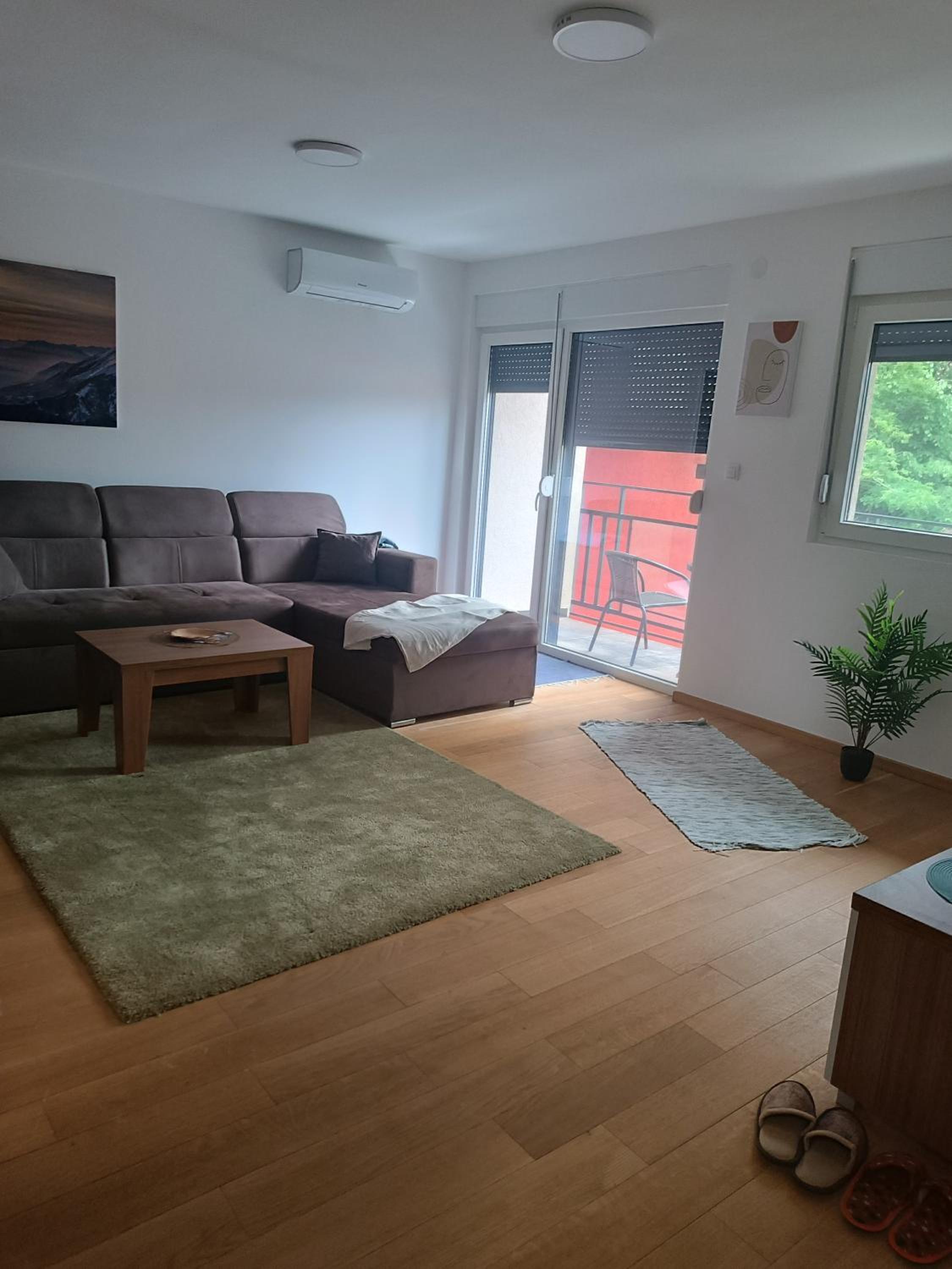 One-Bedroom Apartment photo 1