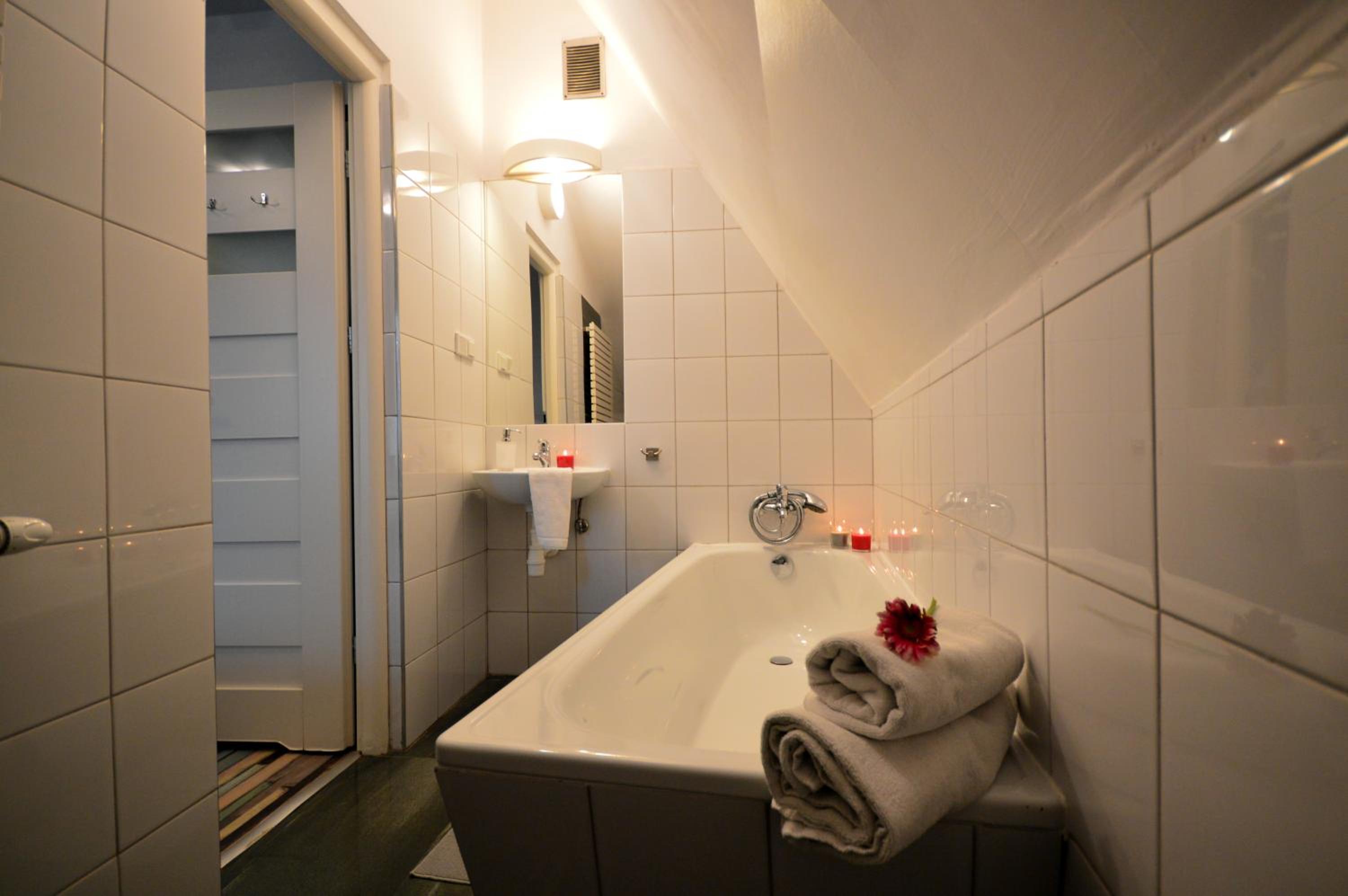 Twin Room with Bath photo 3
