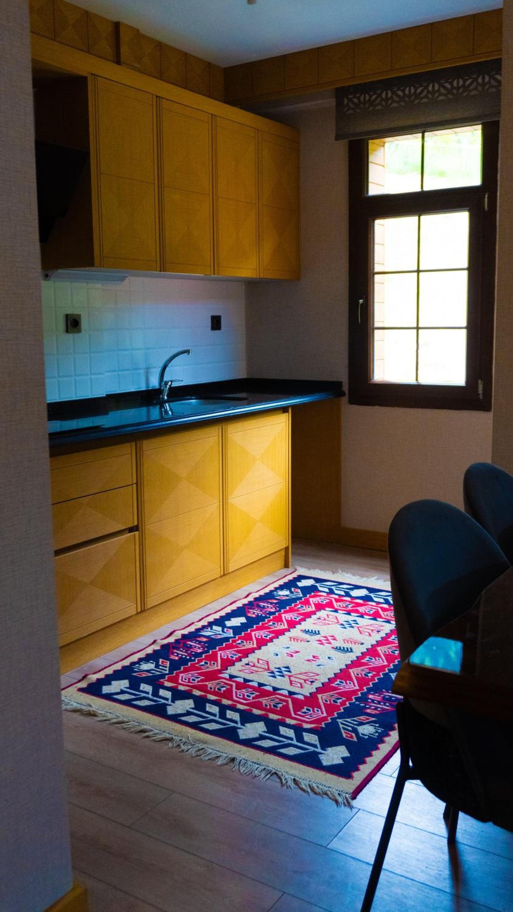 Apartment photo 2