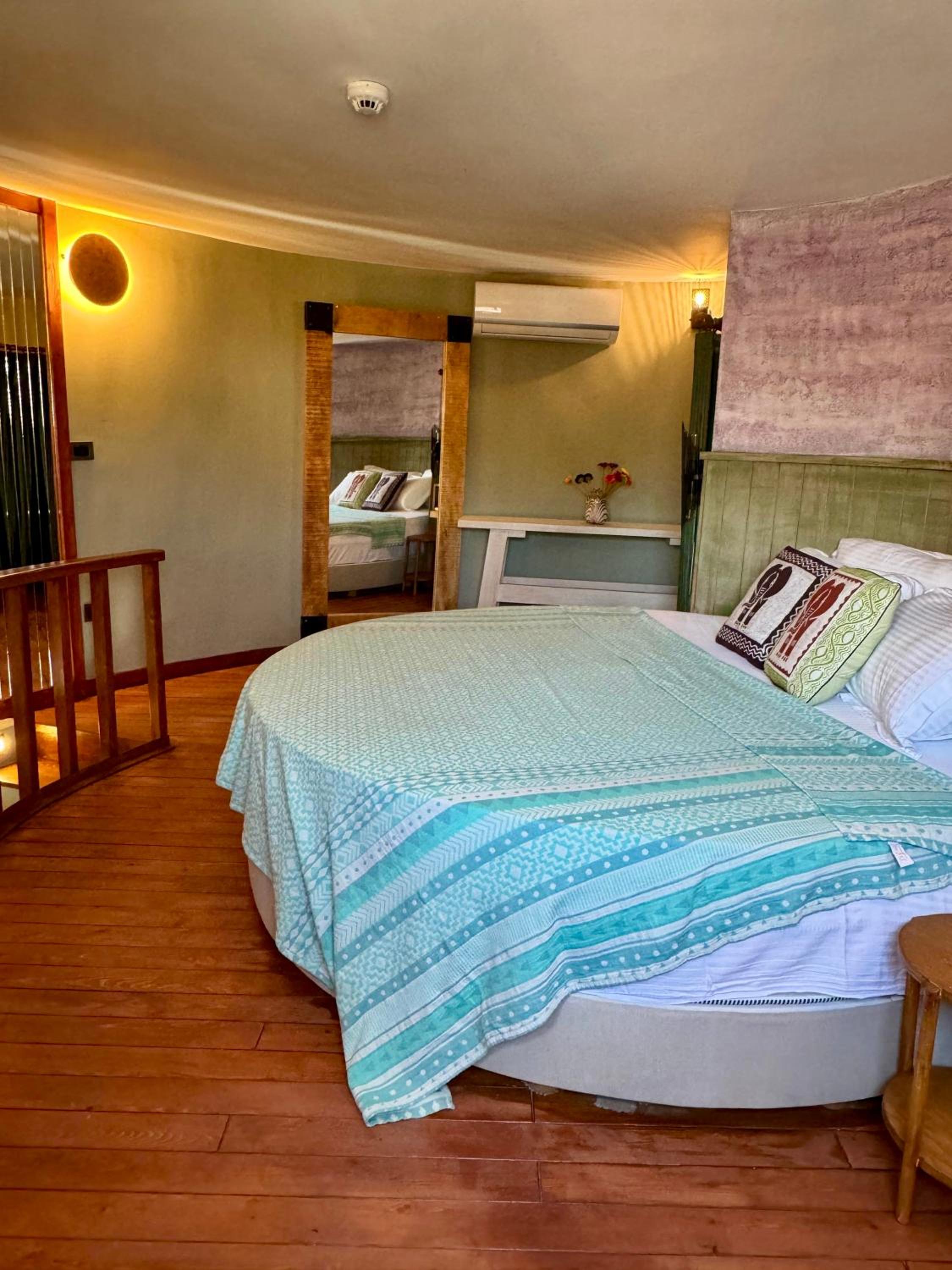 Junior Suite with Pool View - Photo 20