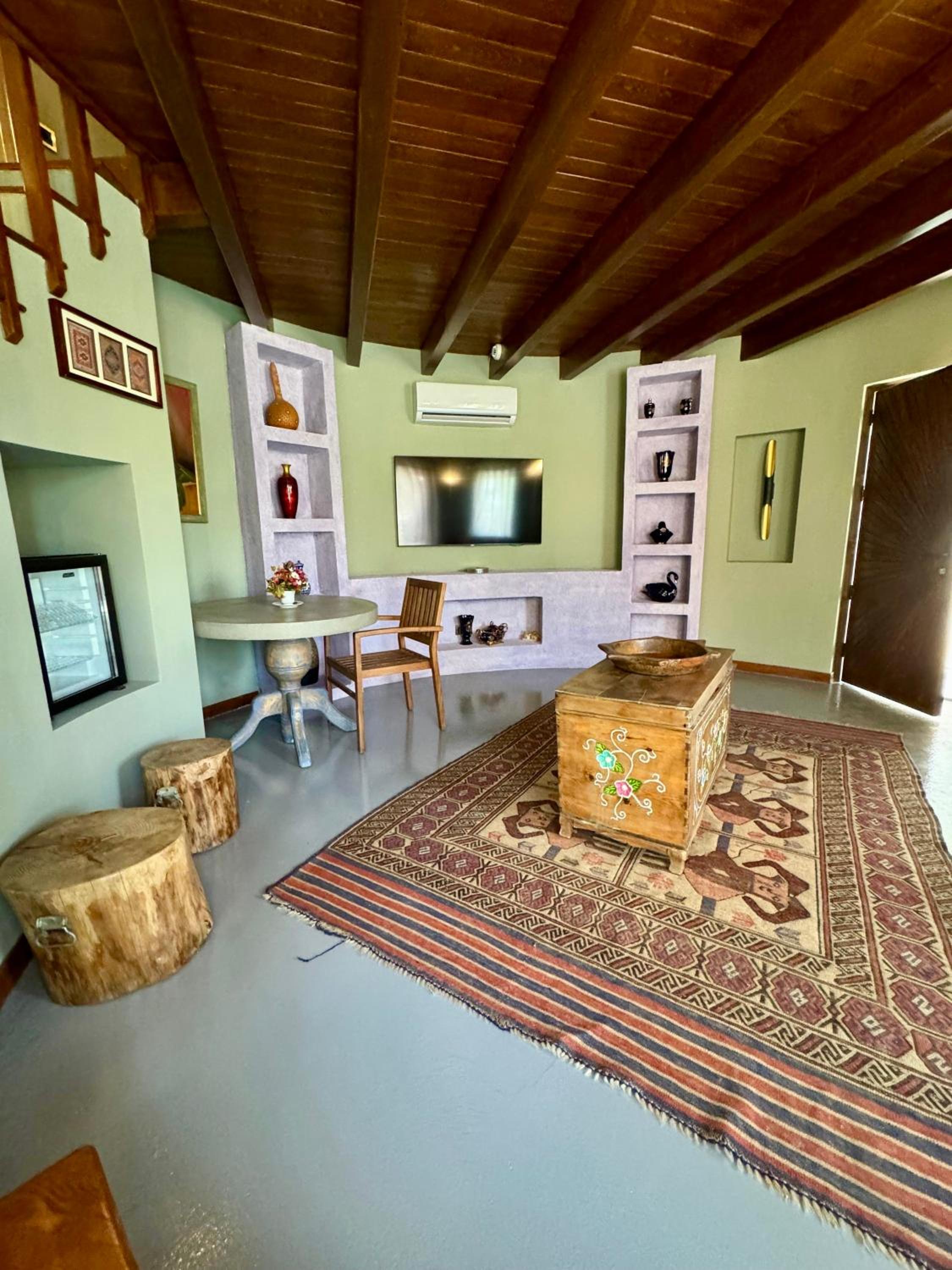 Junior Suite with Pool View - Photo 17