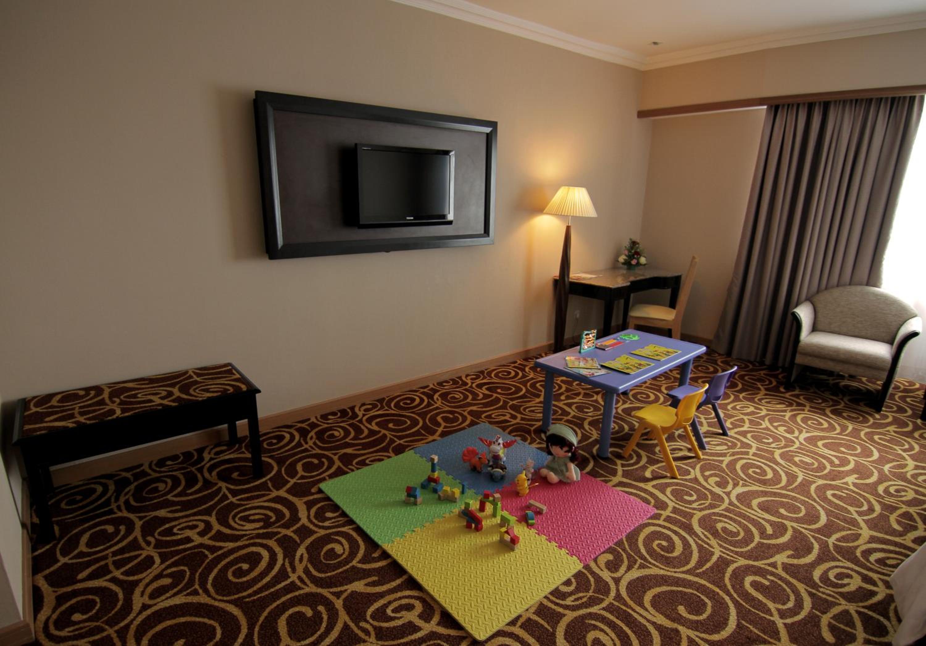 Deluxe Family Room - Photo 3