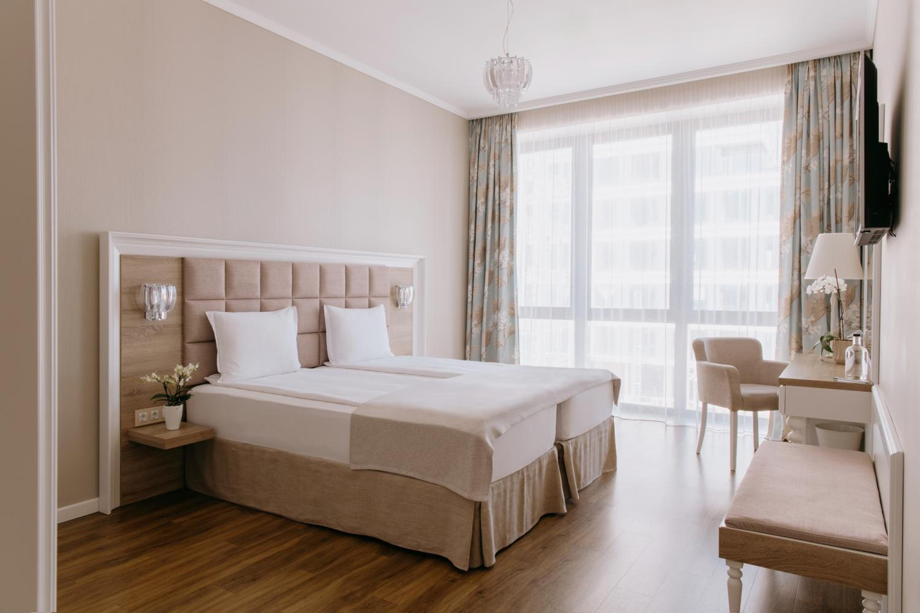Deluxe Double or Twin Room - Photo 5