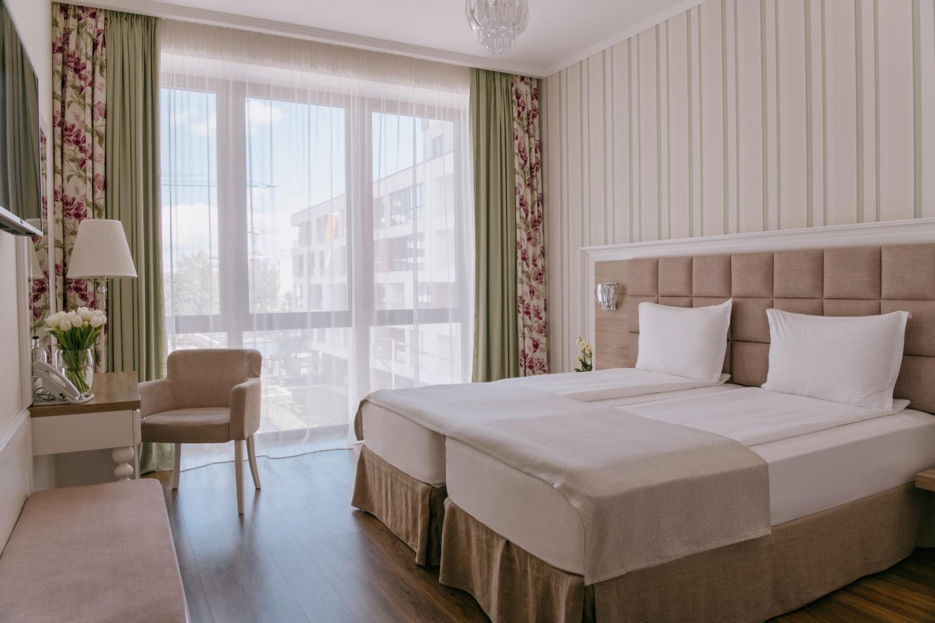 Deluxe Double or Twin Room - Photo 7