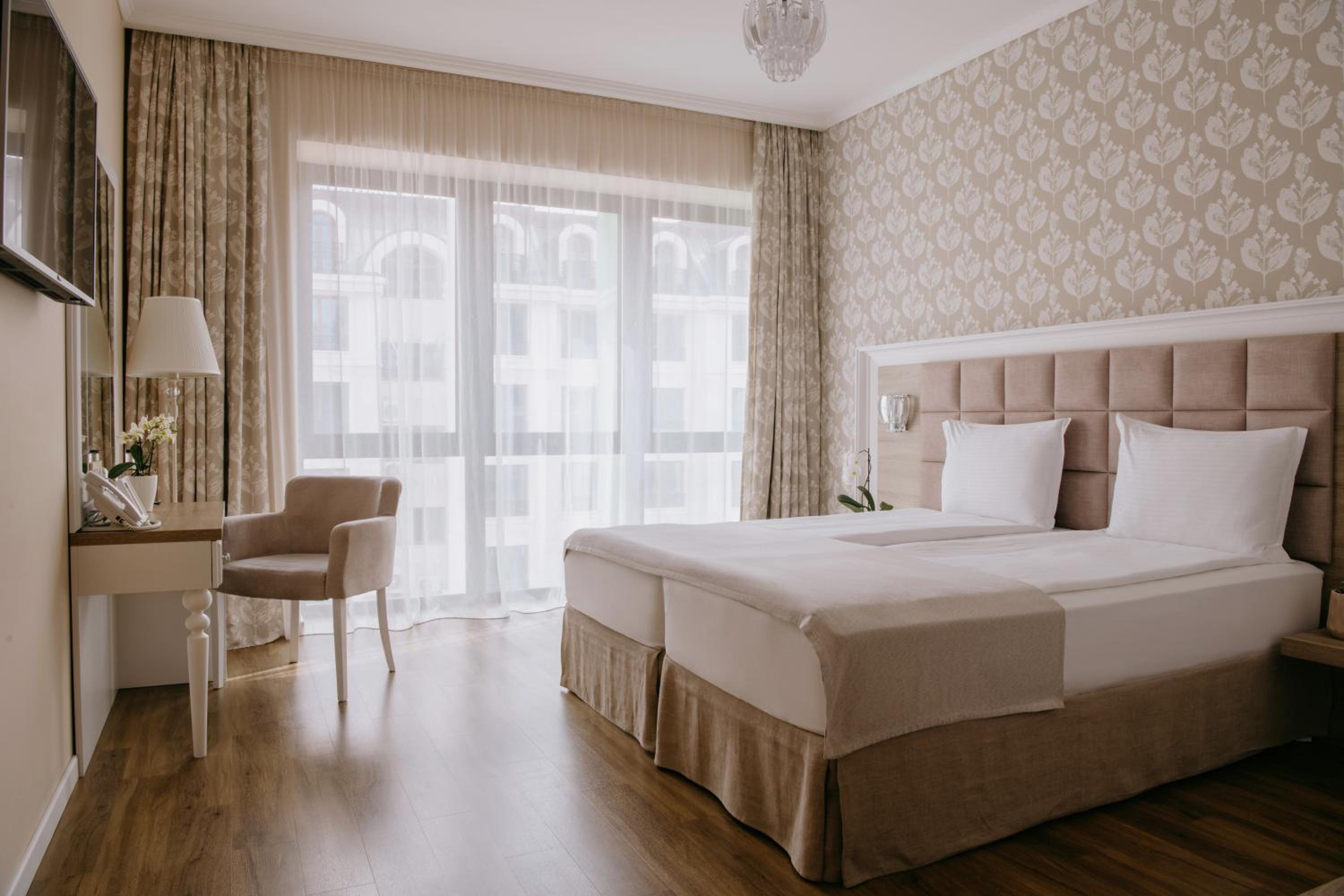 Deluxe Double or Twin Room - Photo 10