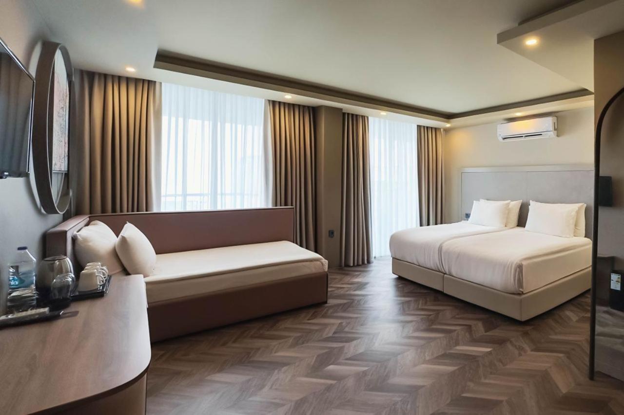 Double Room with Partial Sea View