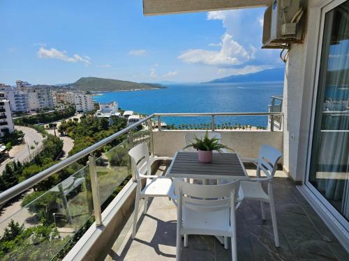 One Bedroom Apartment with Balcony and Sea View