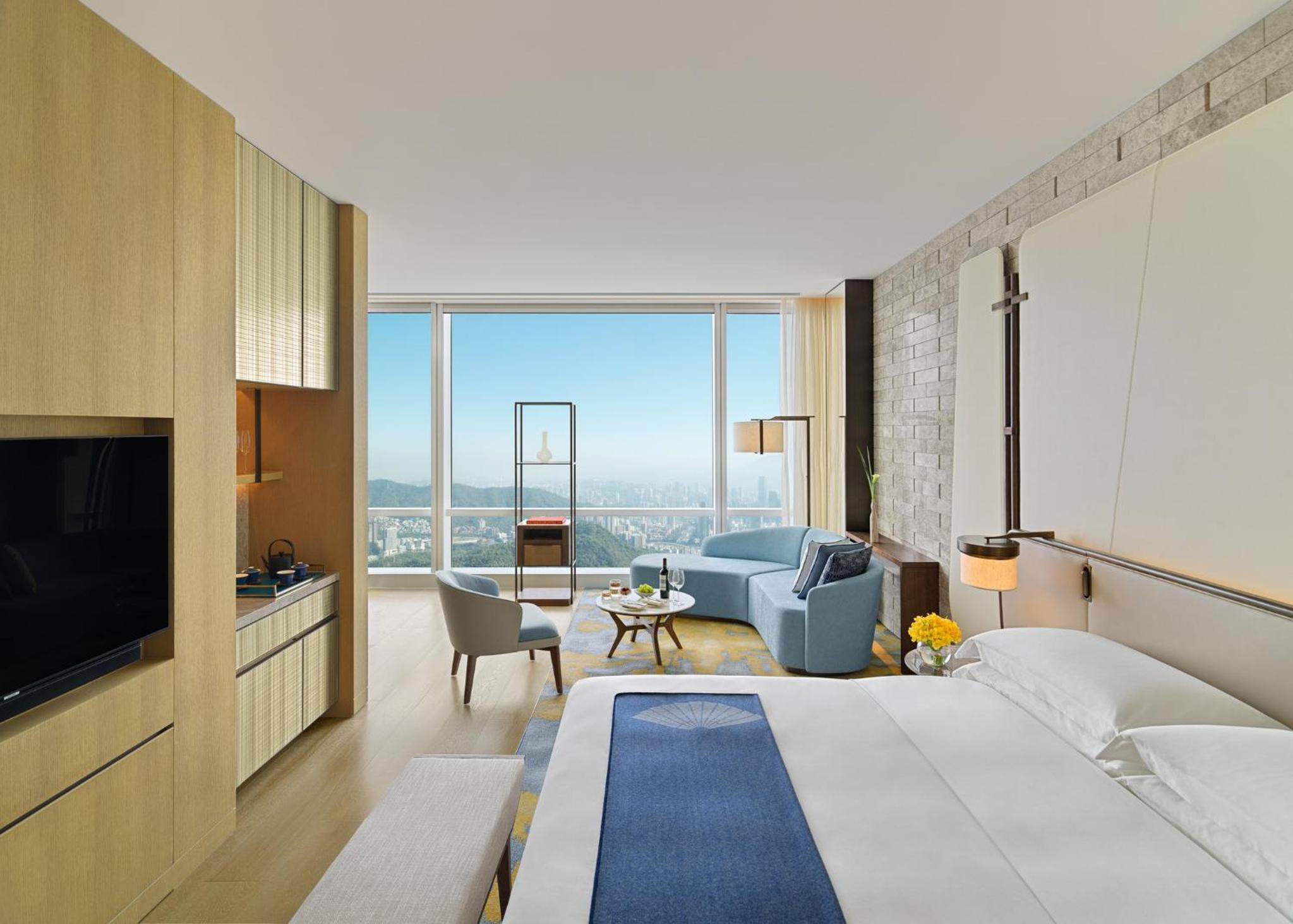 Premier View King Room photo 2
